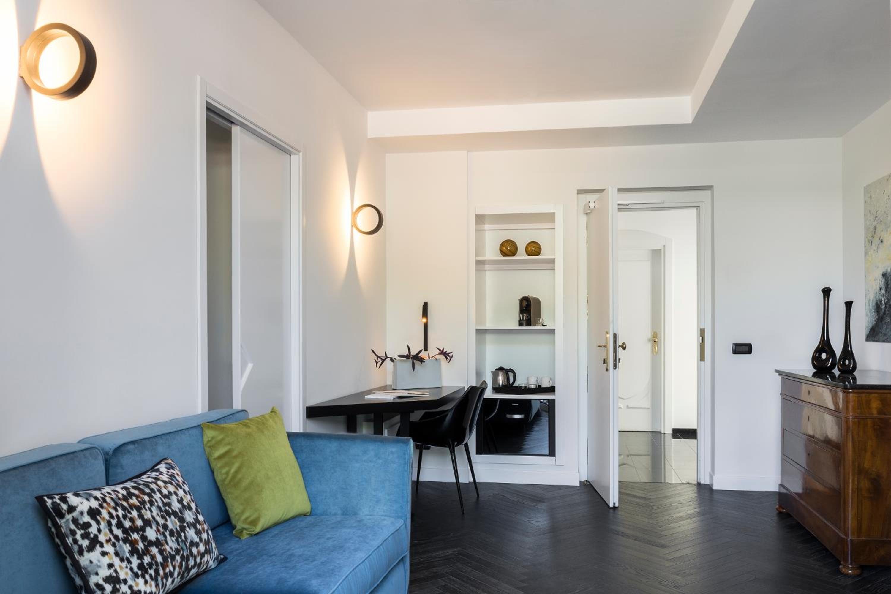 Suite - Photo 6