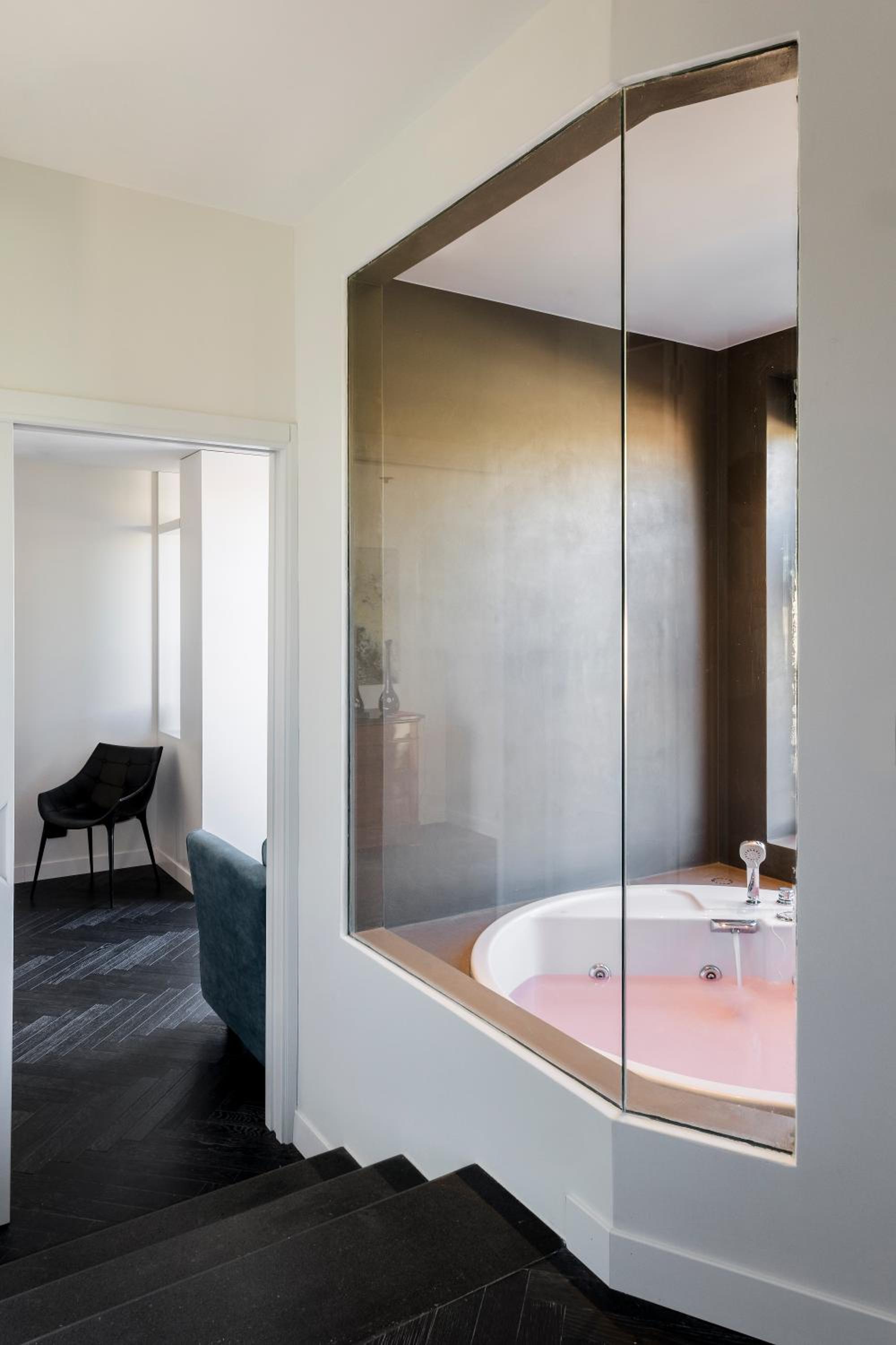 Suite - Photo 2