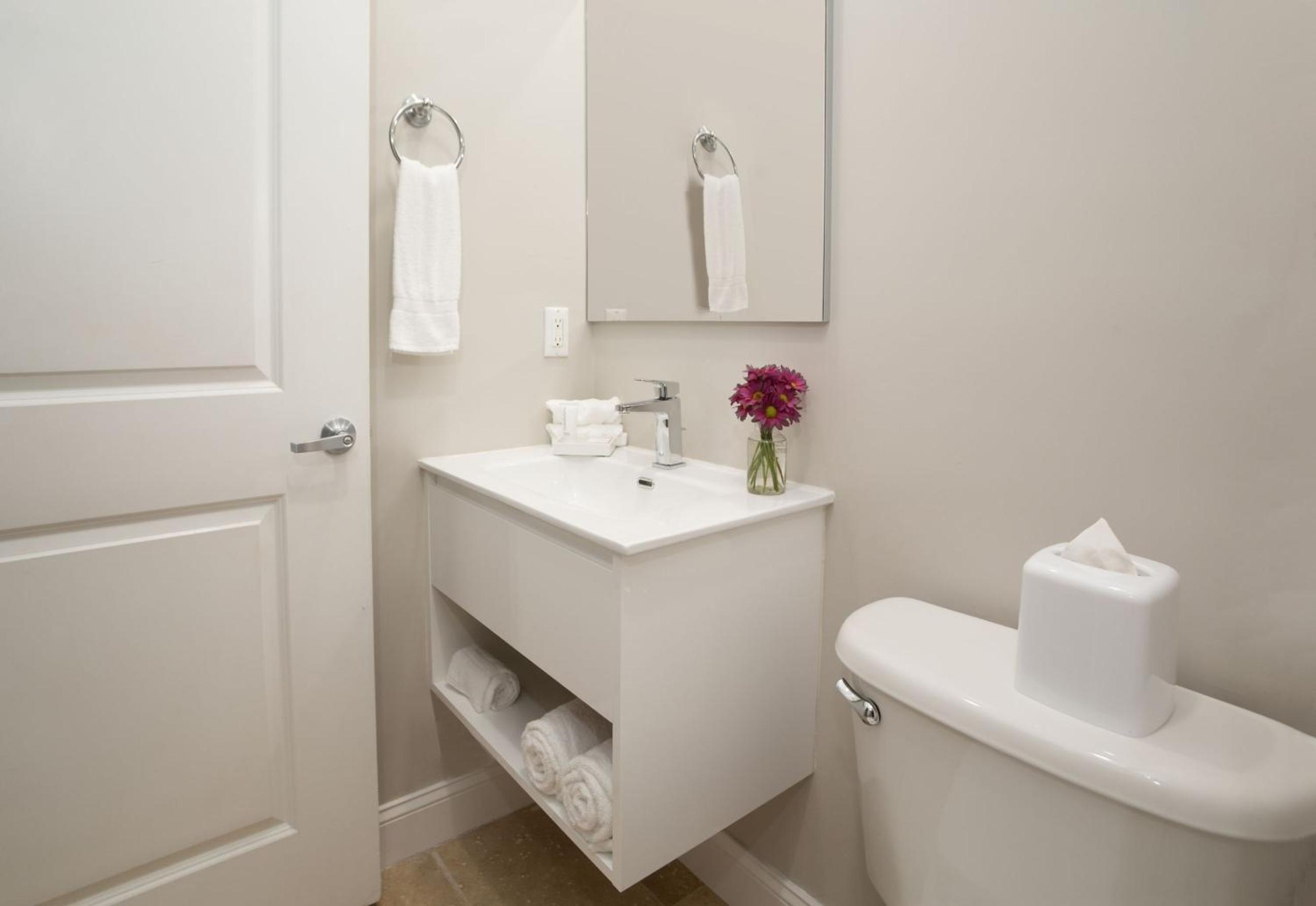 Standard King Suite photo 2