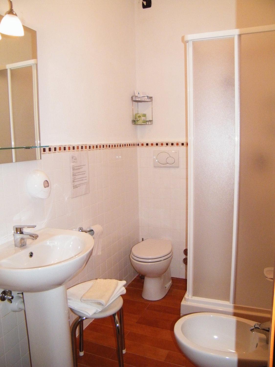 Double or Twin Room - Photo 3