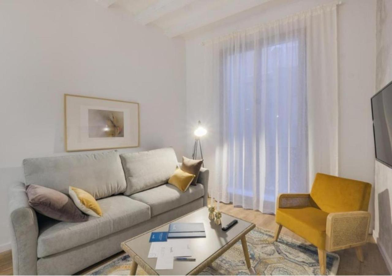 Three-Bedroom Apartment with Balcony photo 2