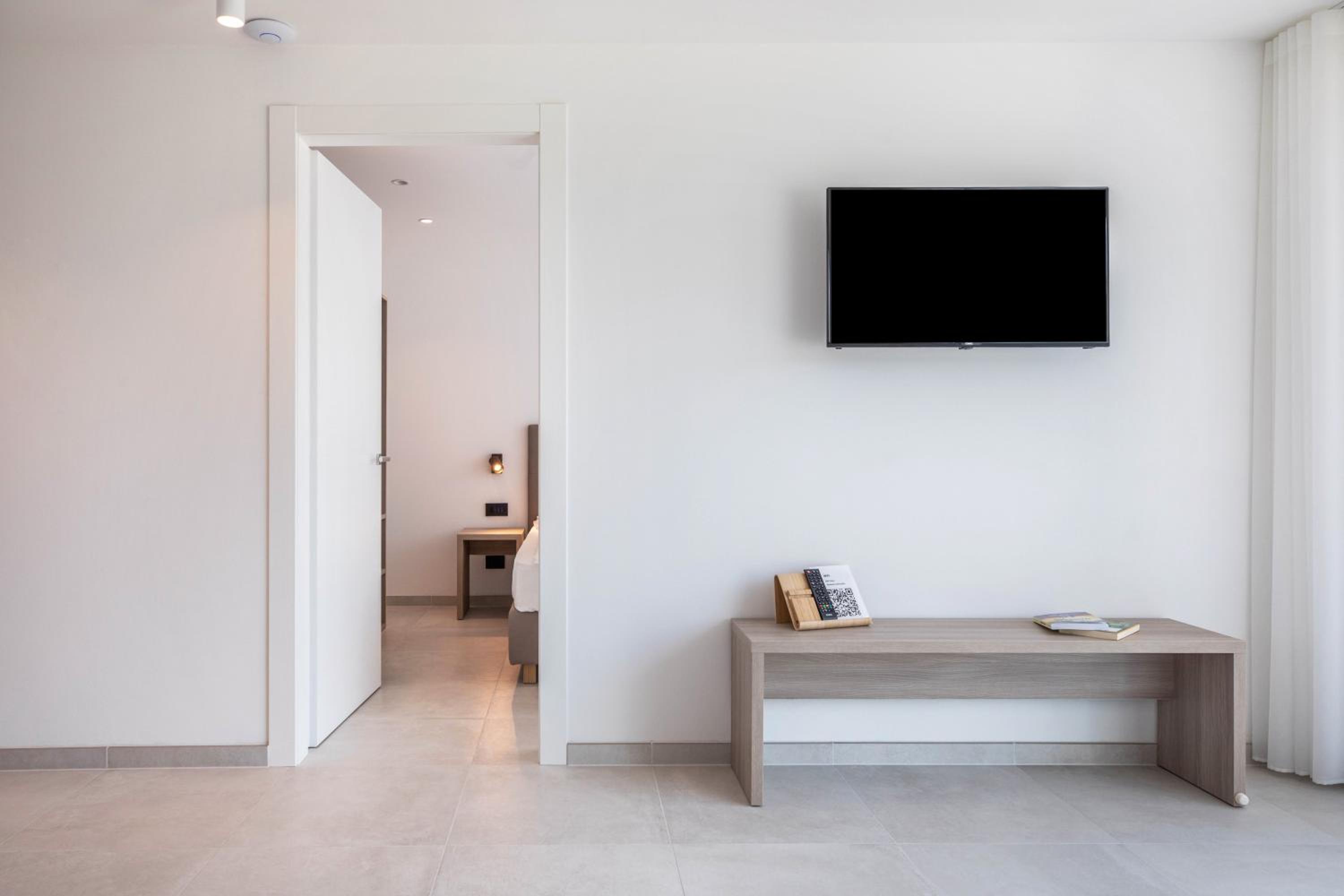 One-Bedroom Apartment with Garden View photo 2