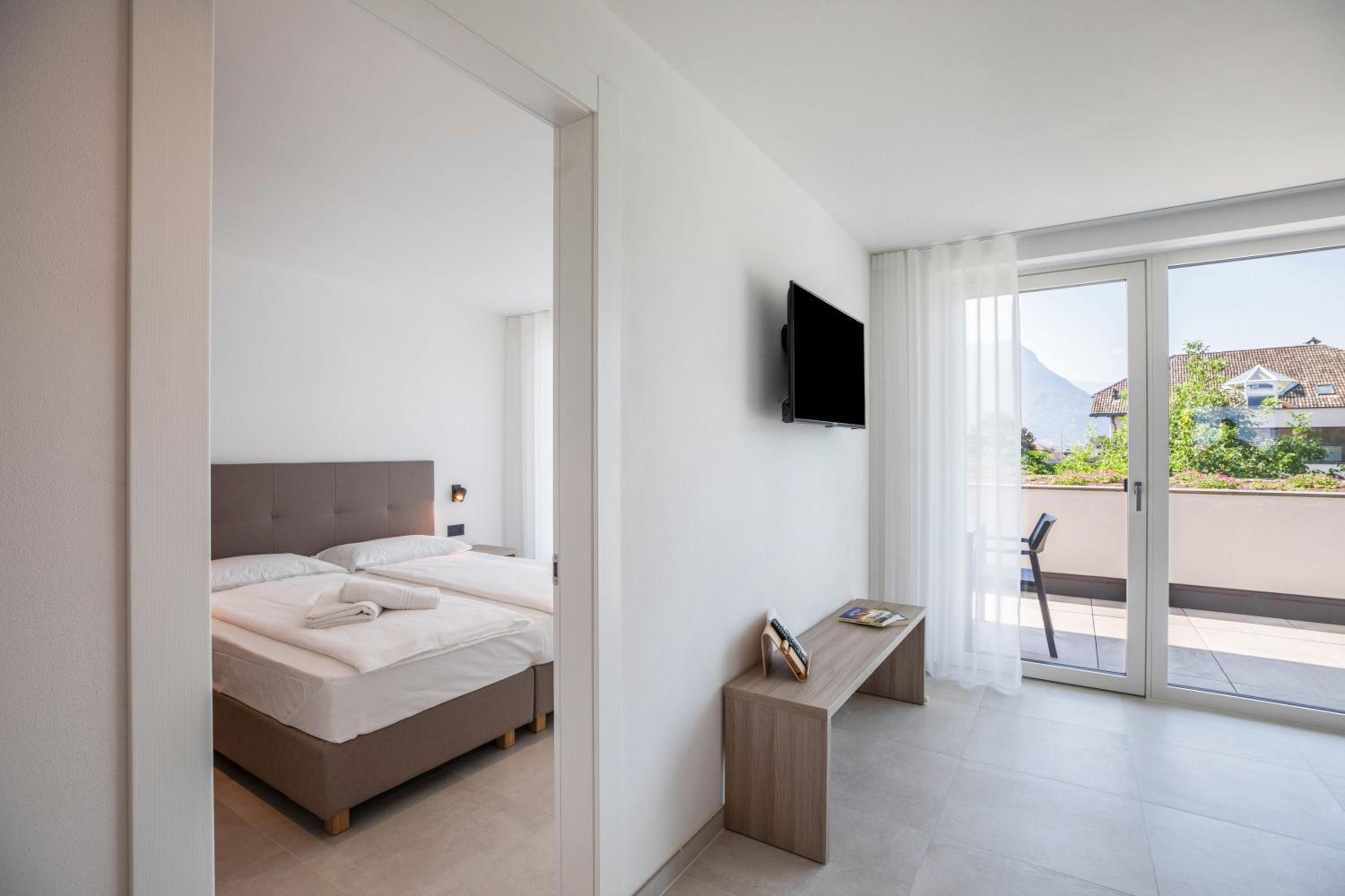 One-Bedroom Apartment with Garden View photo 3