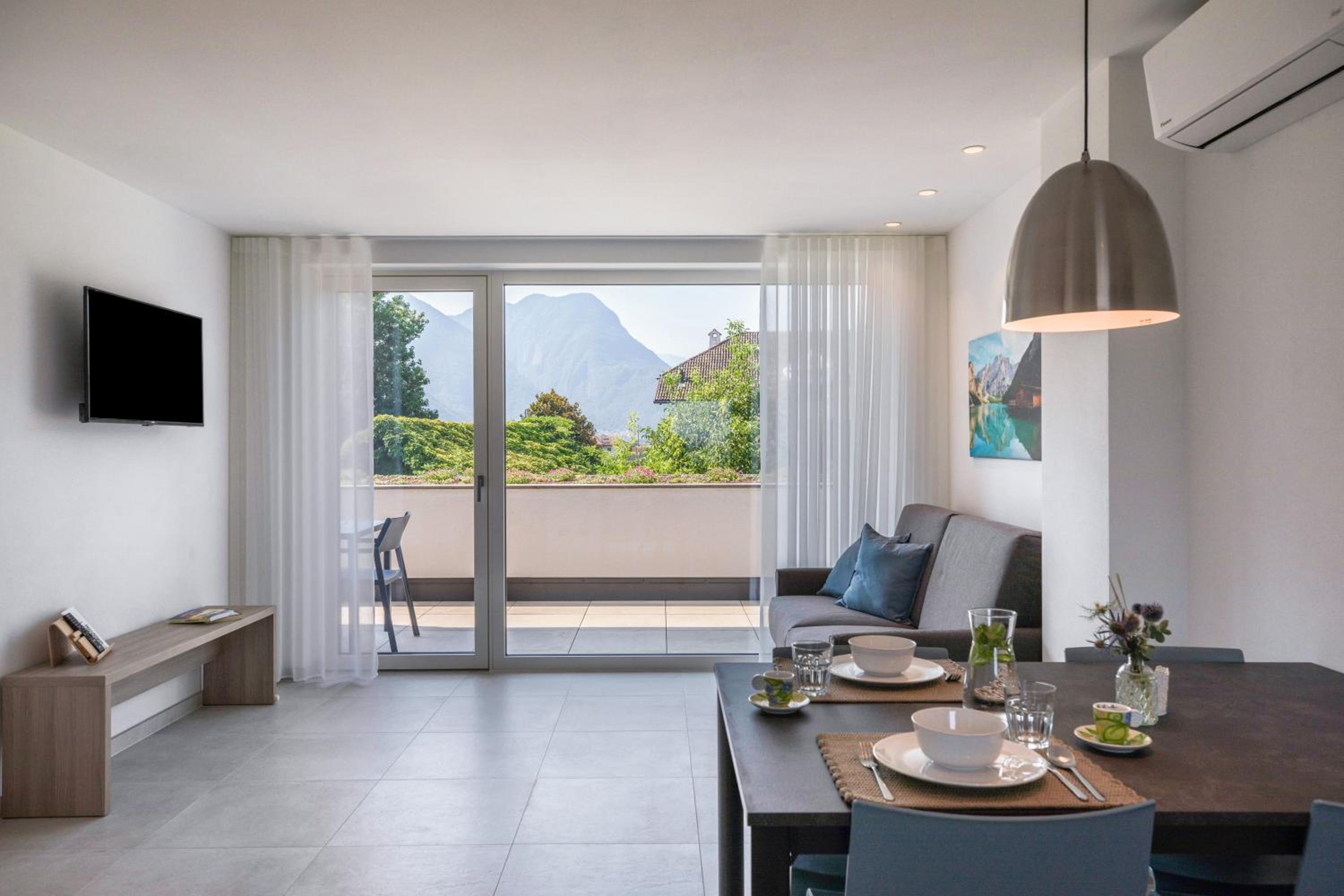 One-Bedroom Apartment with Garden View