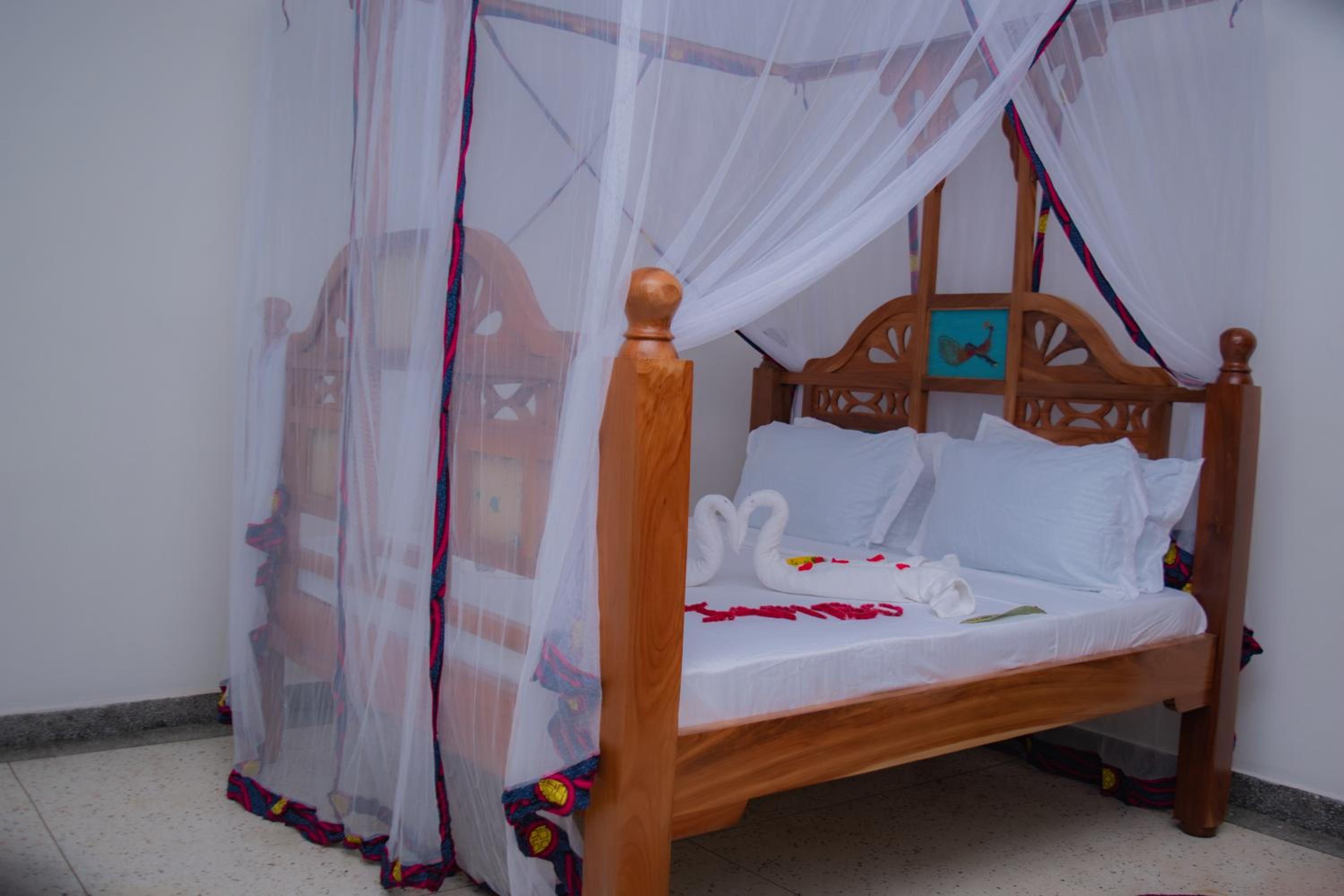 Double Room with Pool View - Photo 2