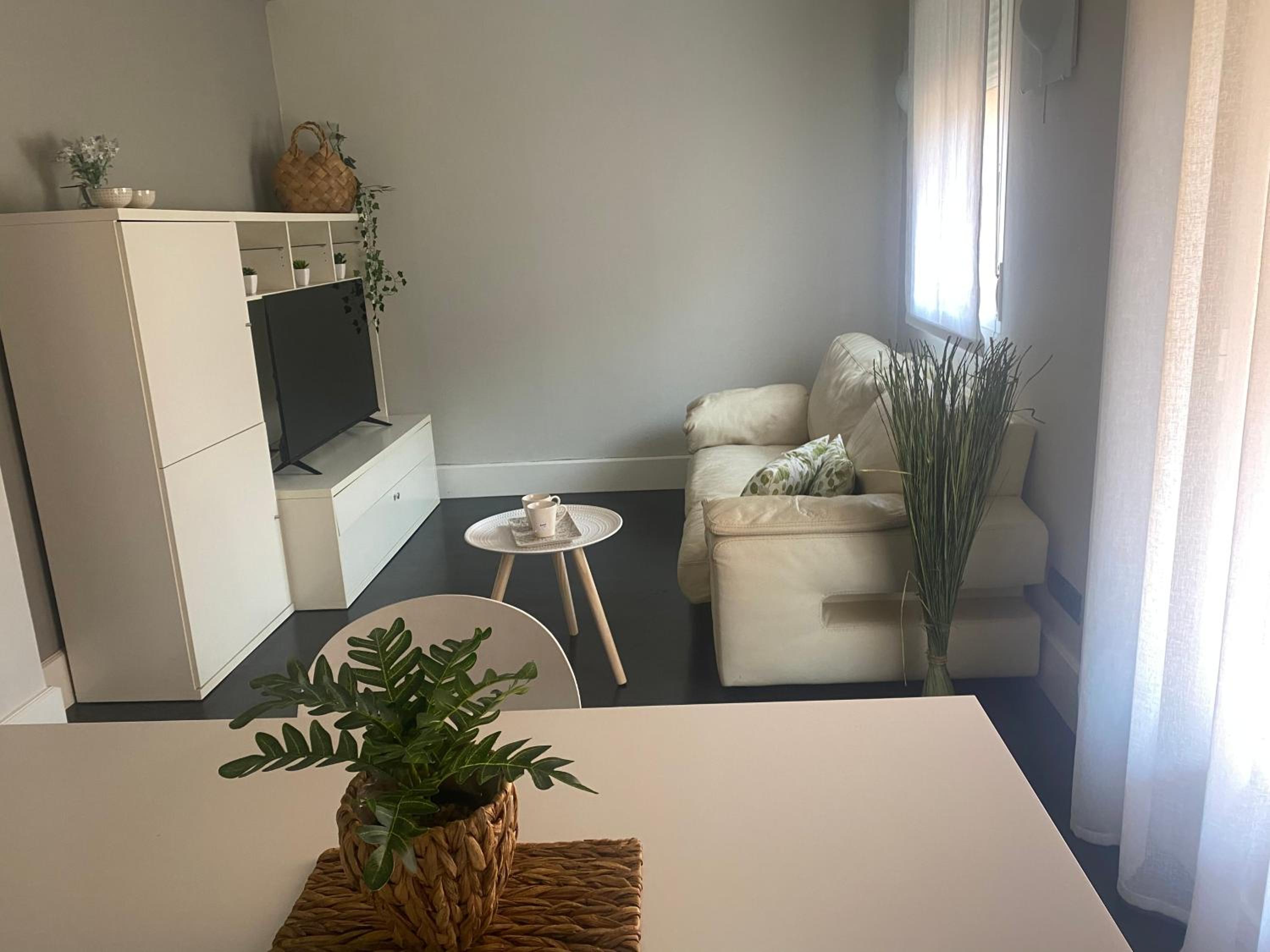 Apartment with Terrace - Photo 8