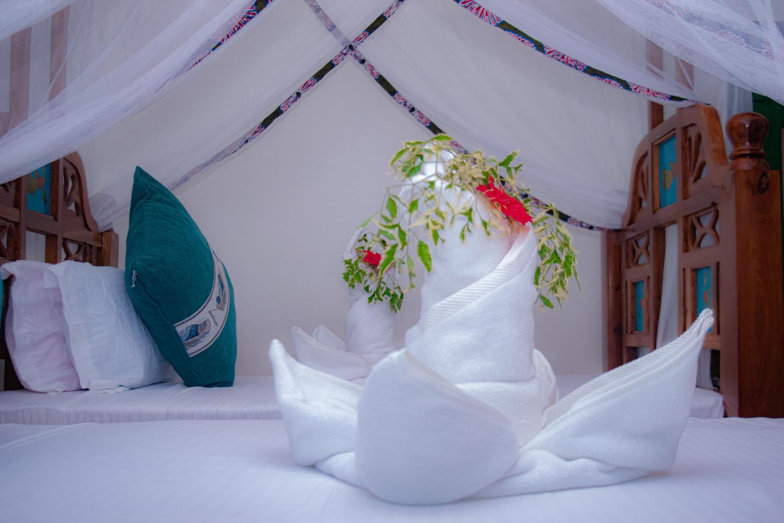Twin Room with Pool View - Photo 4