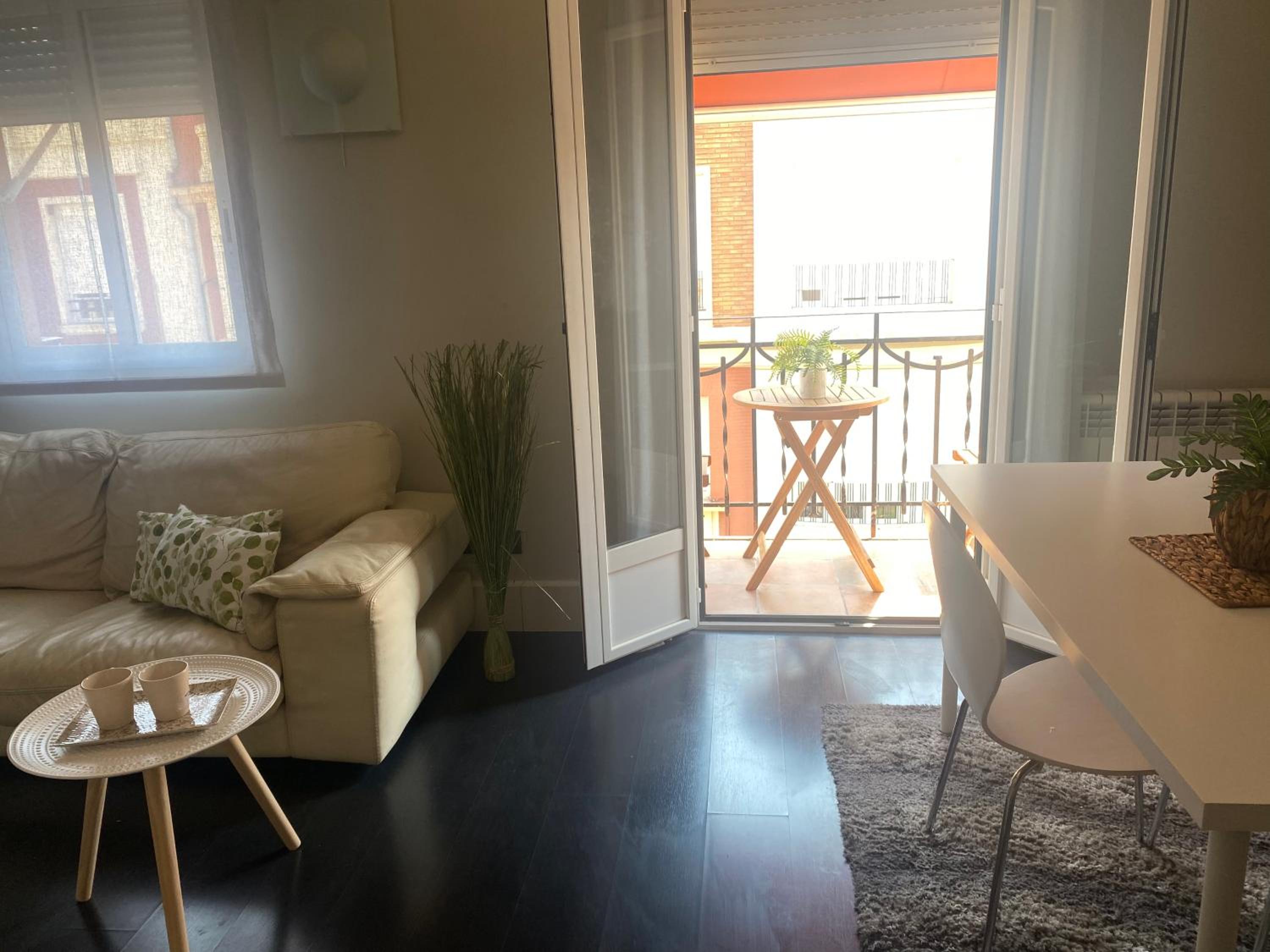 Apartment with Terrace - Photo 7