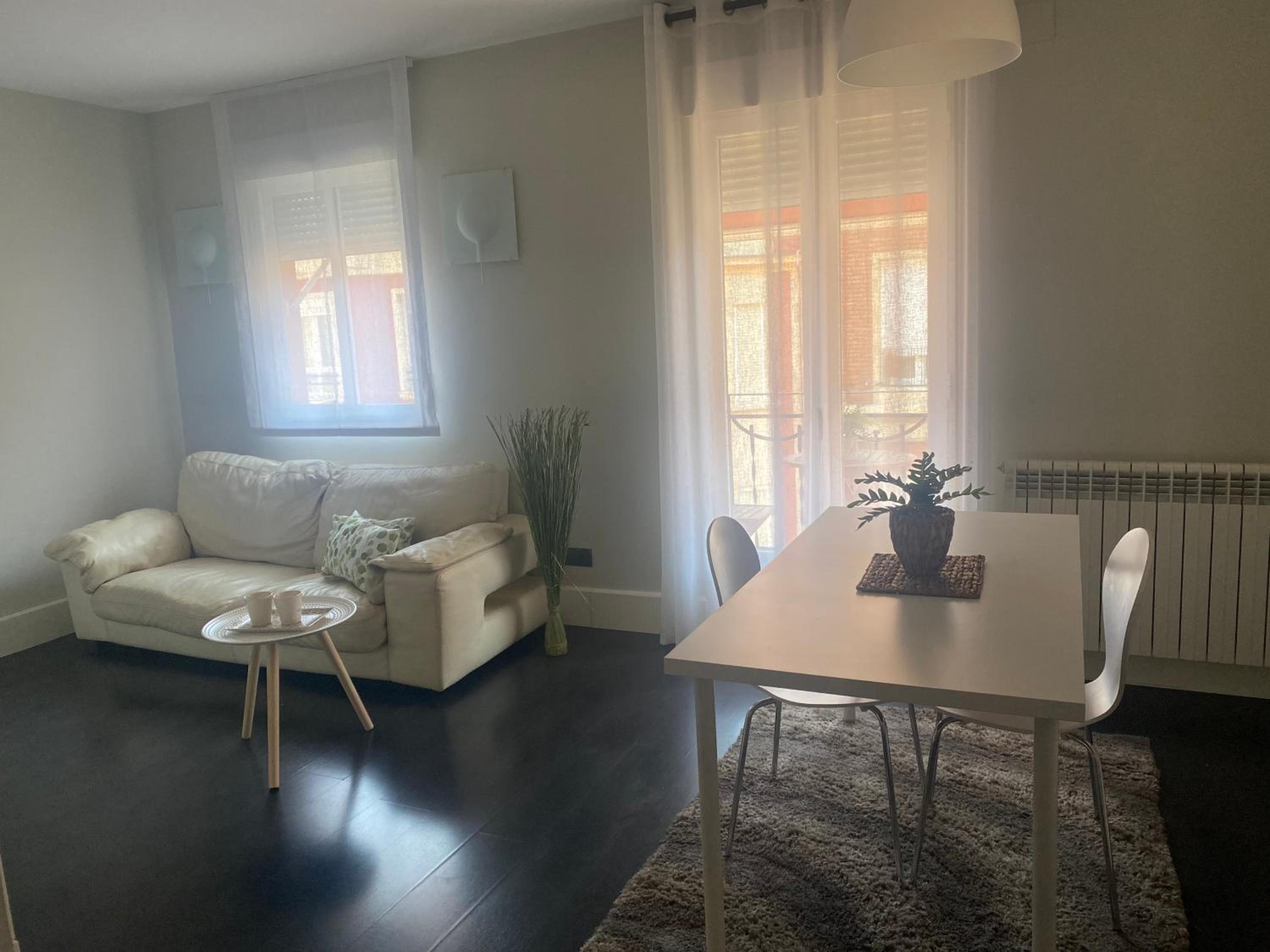 Apartment with Terrace - Photo 5