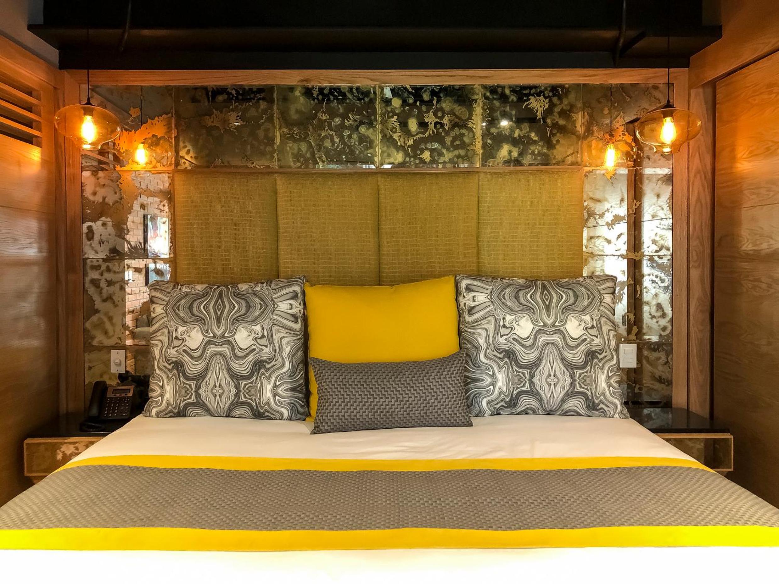 Deluxe Suite - Photo 13