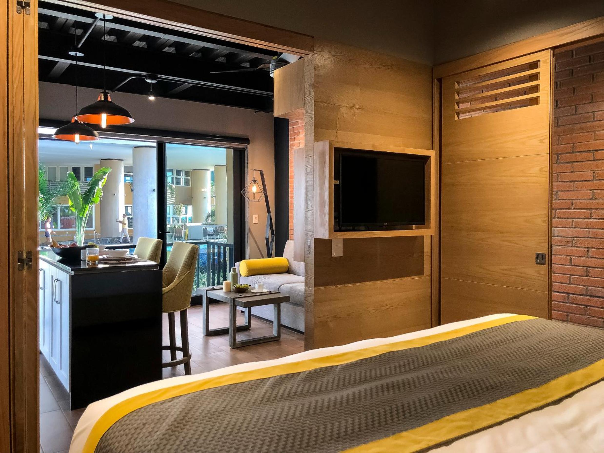 Deluxe Suite - Photo 1