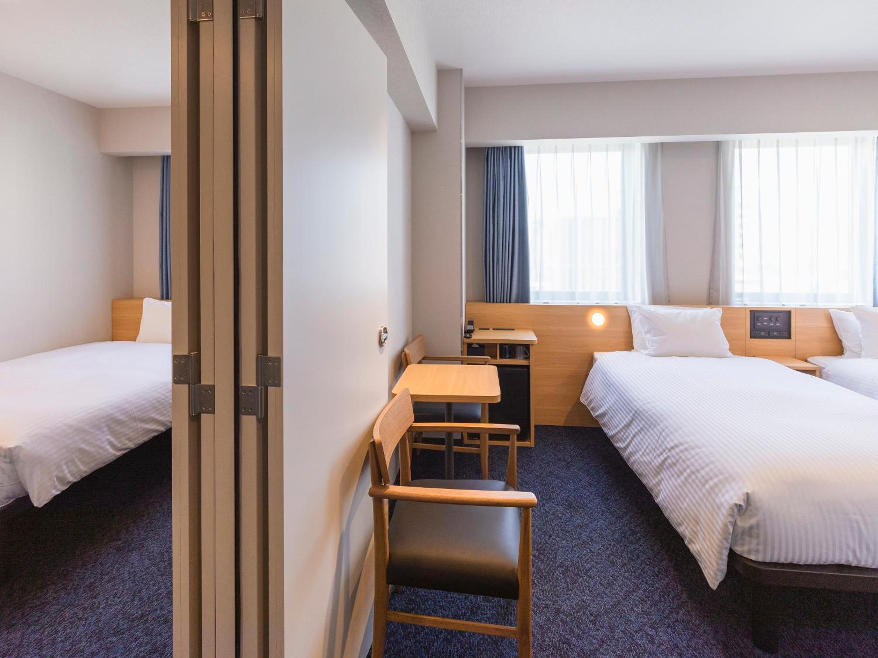 Connecting Room - Non-Smoking - Photo 1