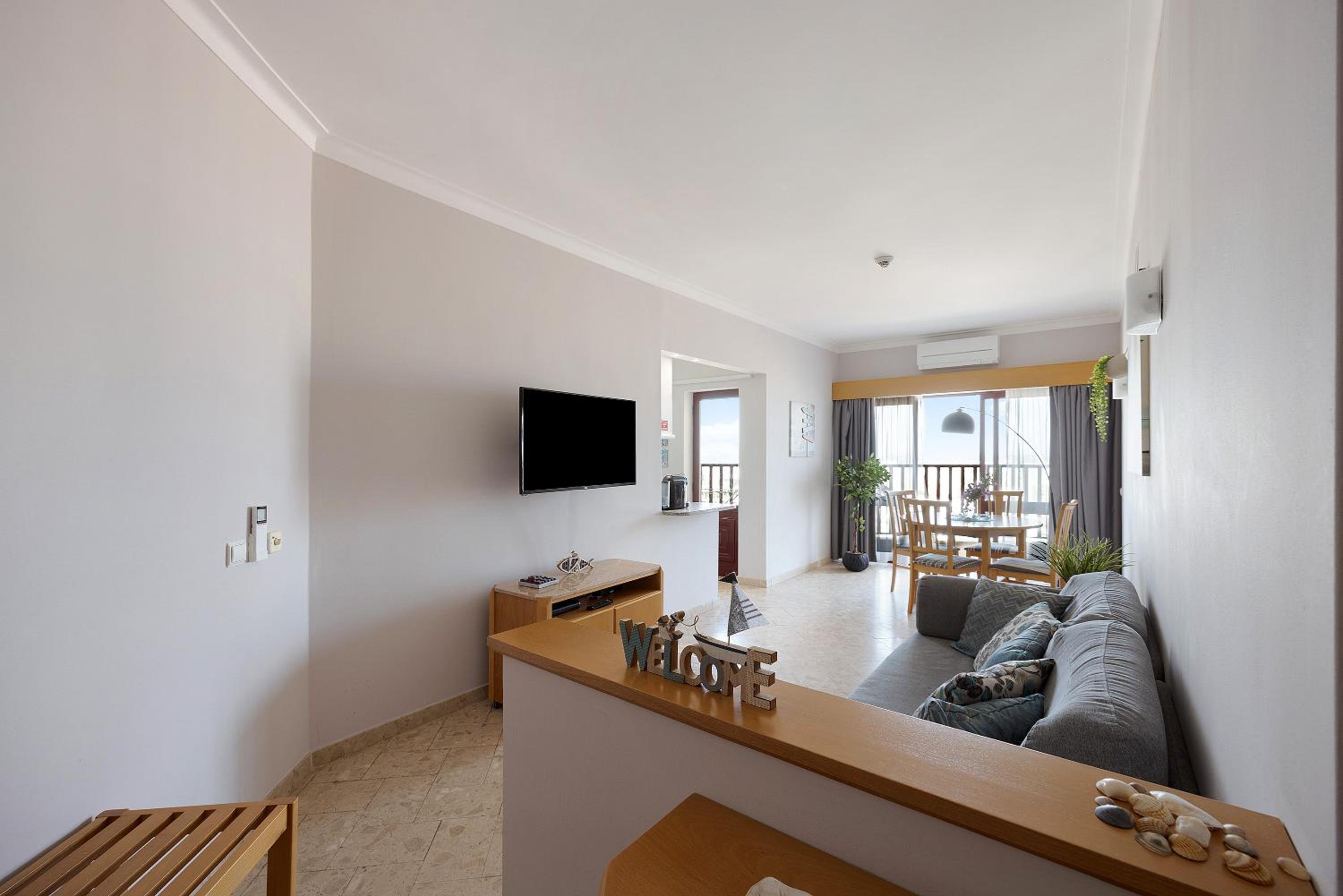 Superior One-Bedroom Apartment with Balcony - Photo 14