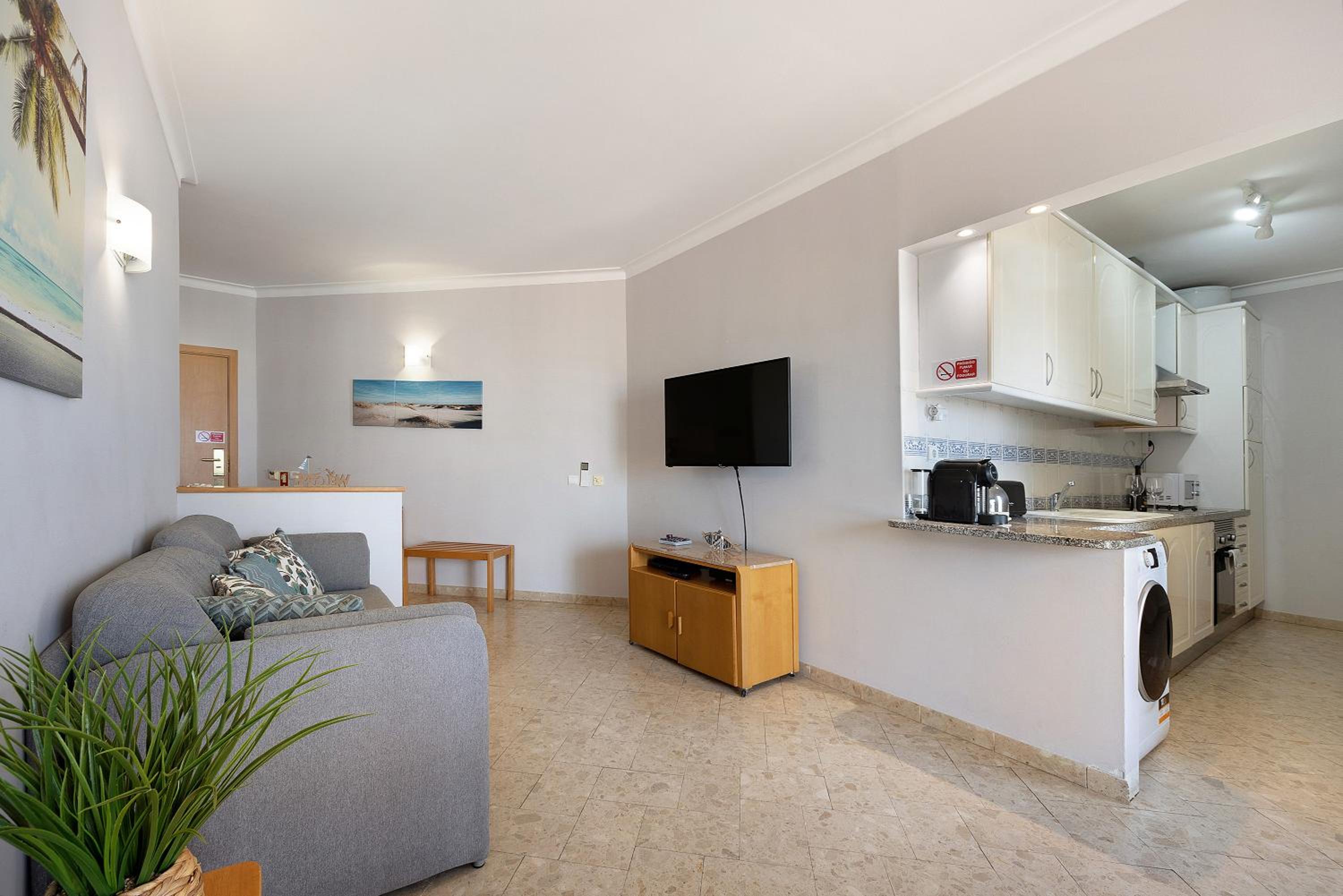 Superior One-Bedroom Apartment with Balcony - Photo 23