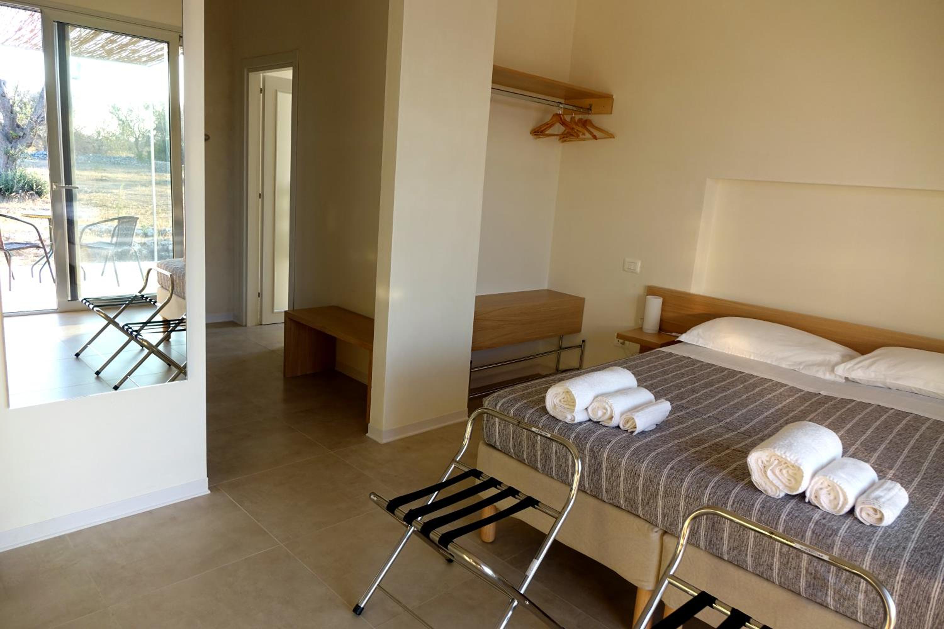 Double or Twin Room with Private Bathroom photo 3