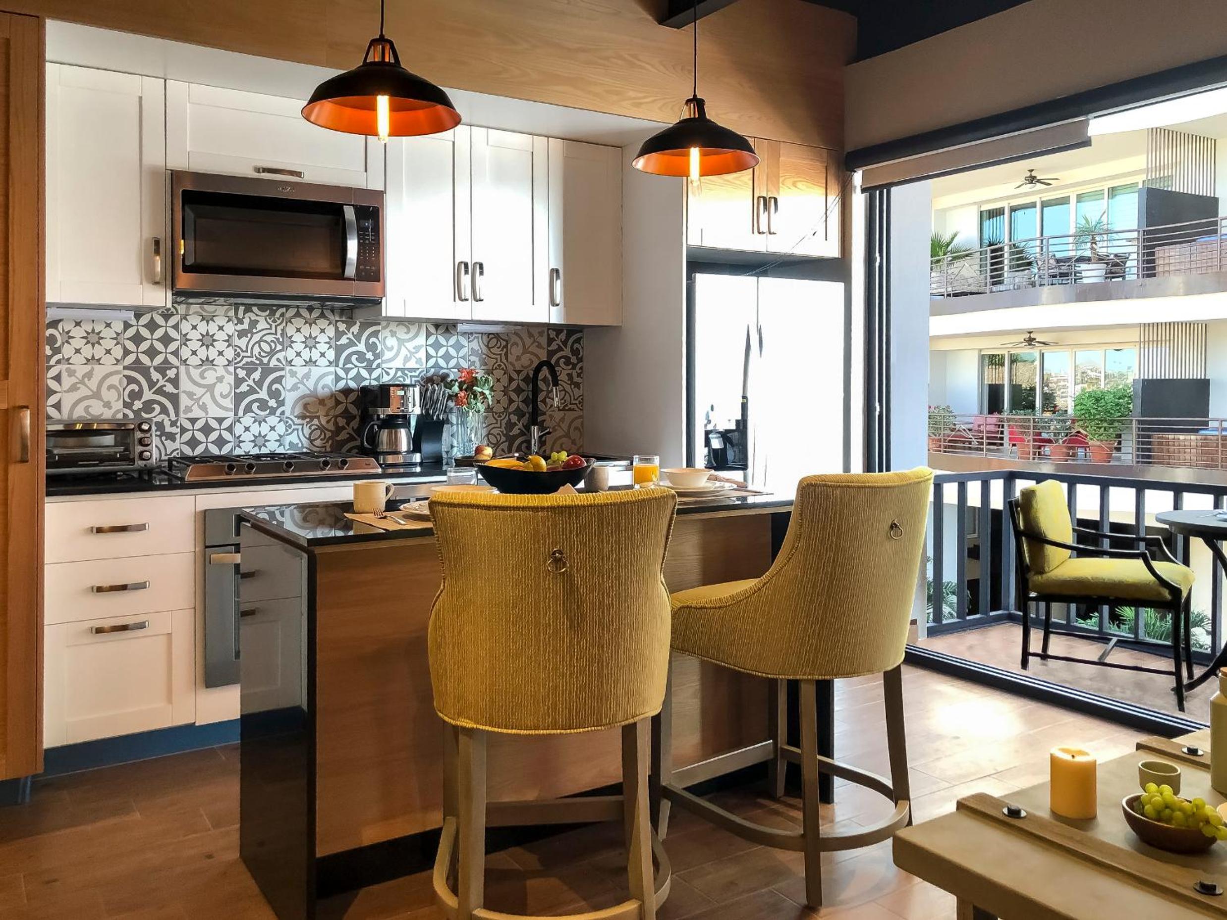 Deluxe King Suite - Photo 14