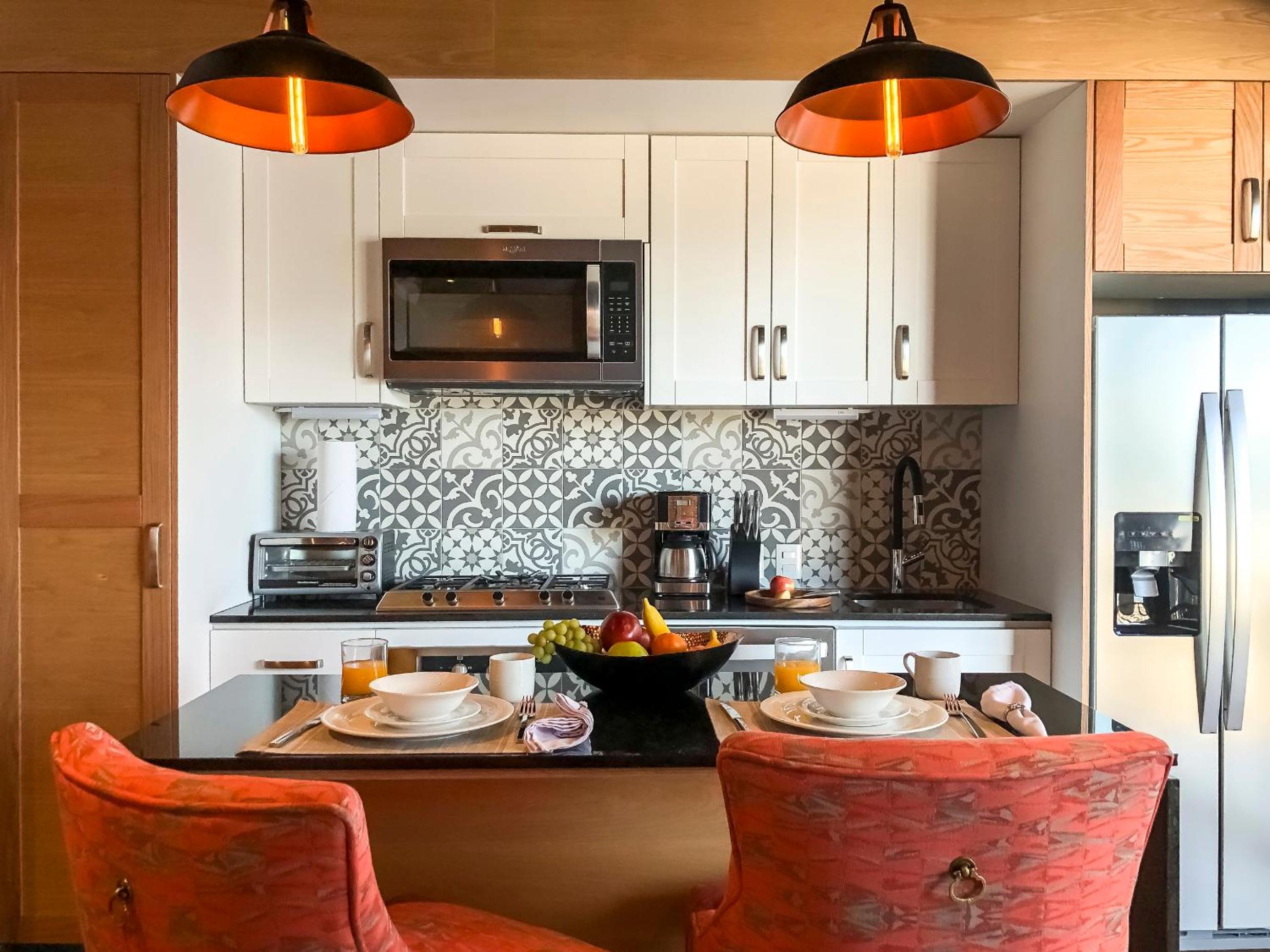 Deluxe King Suite - Photo 16