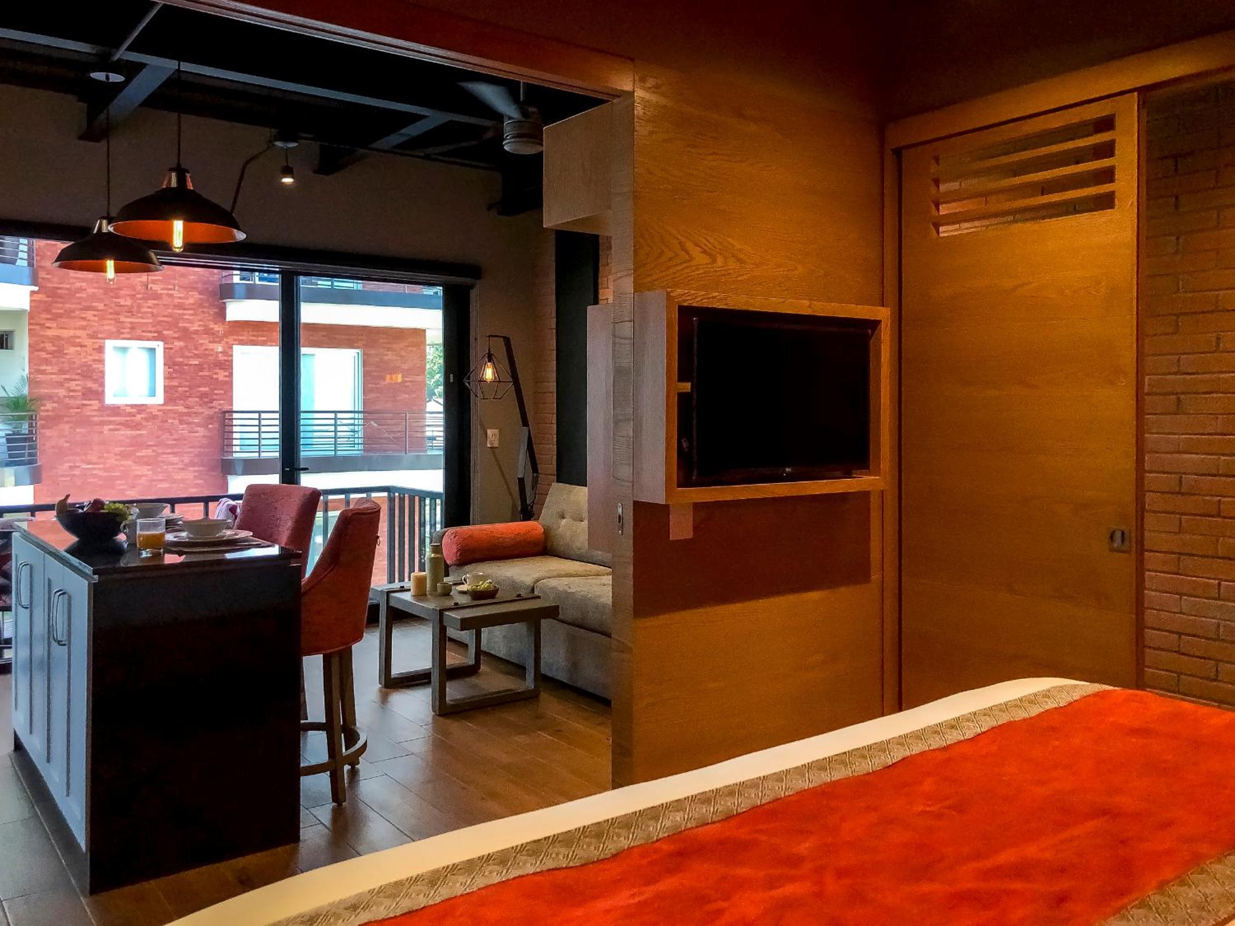 Deluxe King Suite - Photo 1