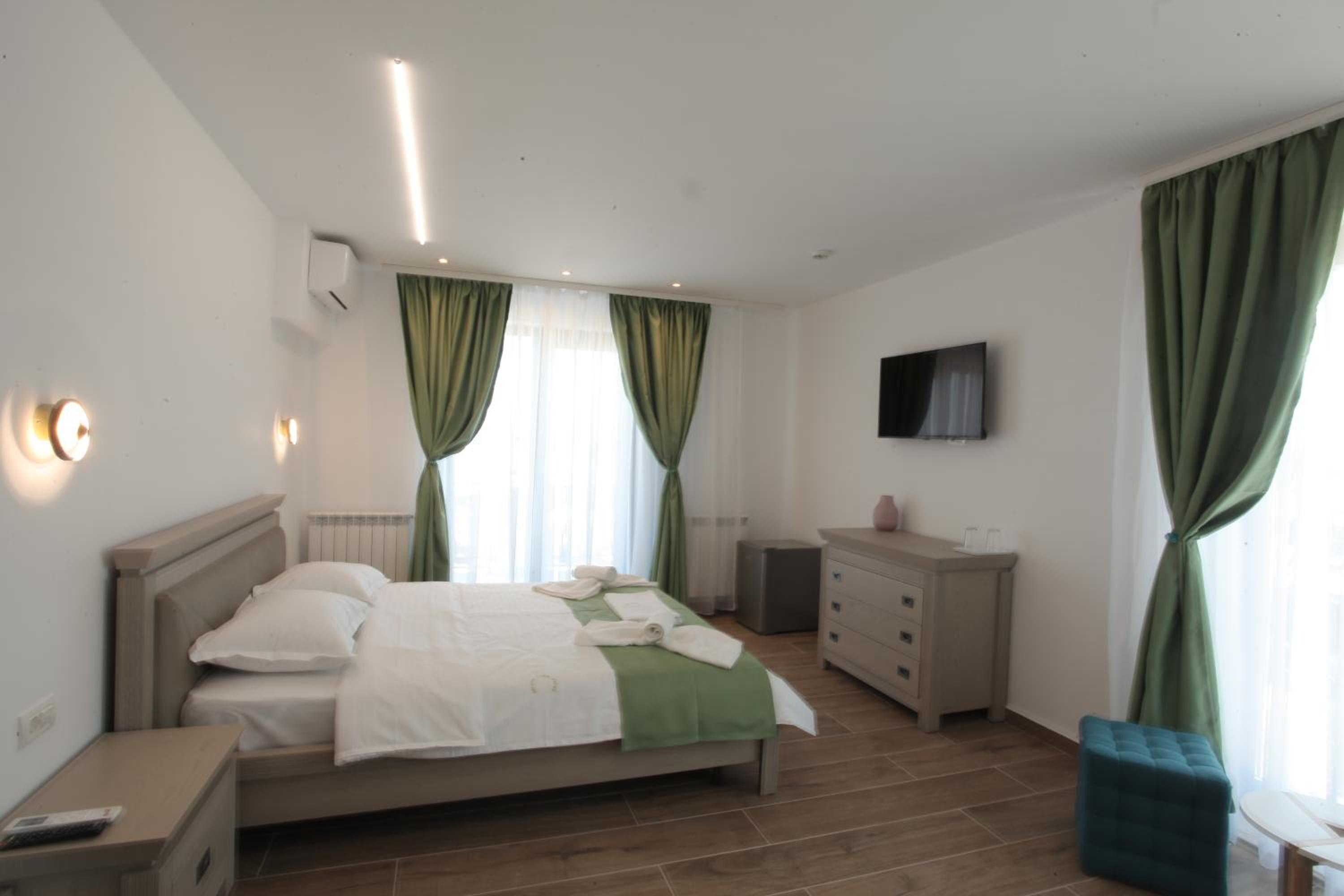 Deluxe Double Room with Sea View - Photo 1