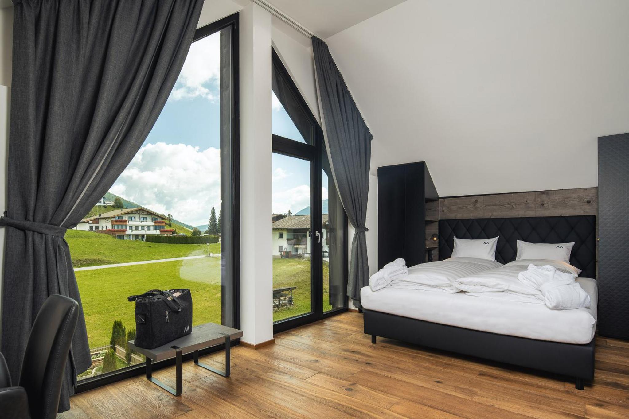 Executive Suite - Photo 4