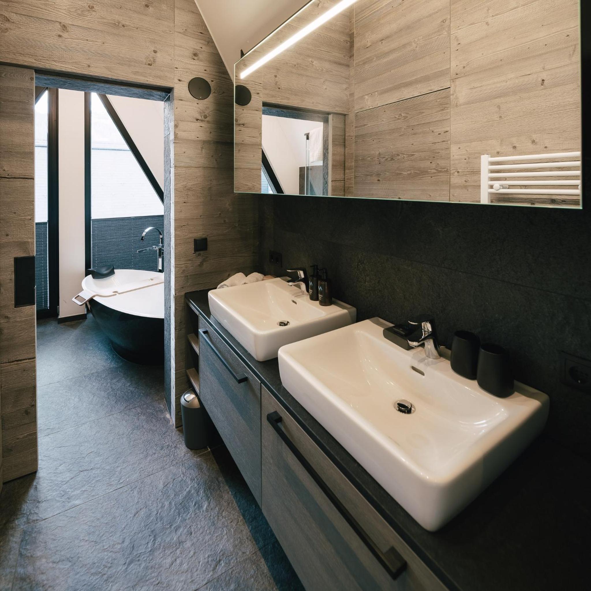 Executive Suite - Photo 3
