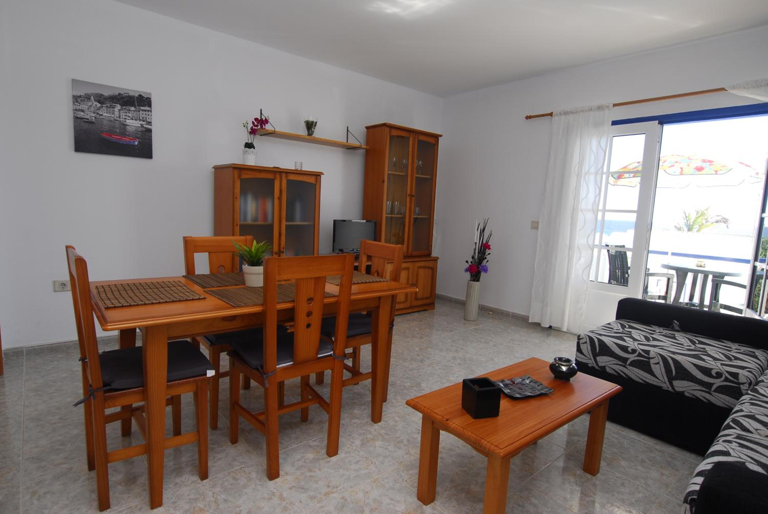 Apartamento de Dos Habitaciones con Vista al Mar