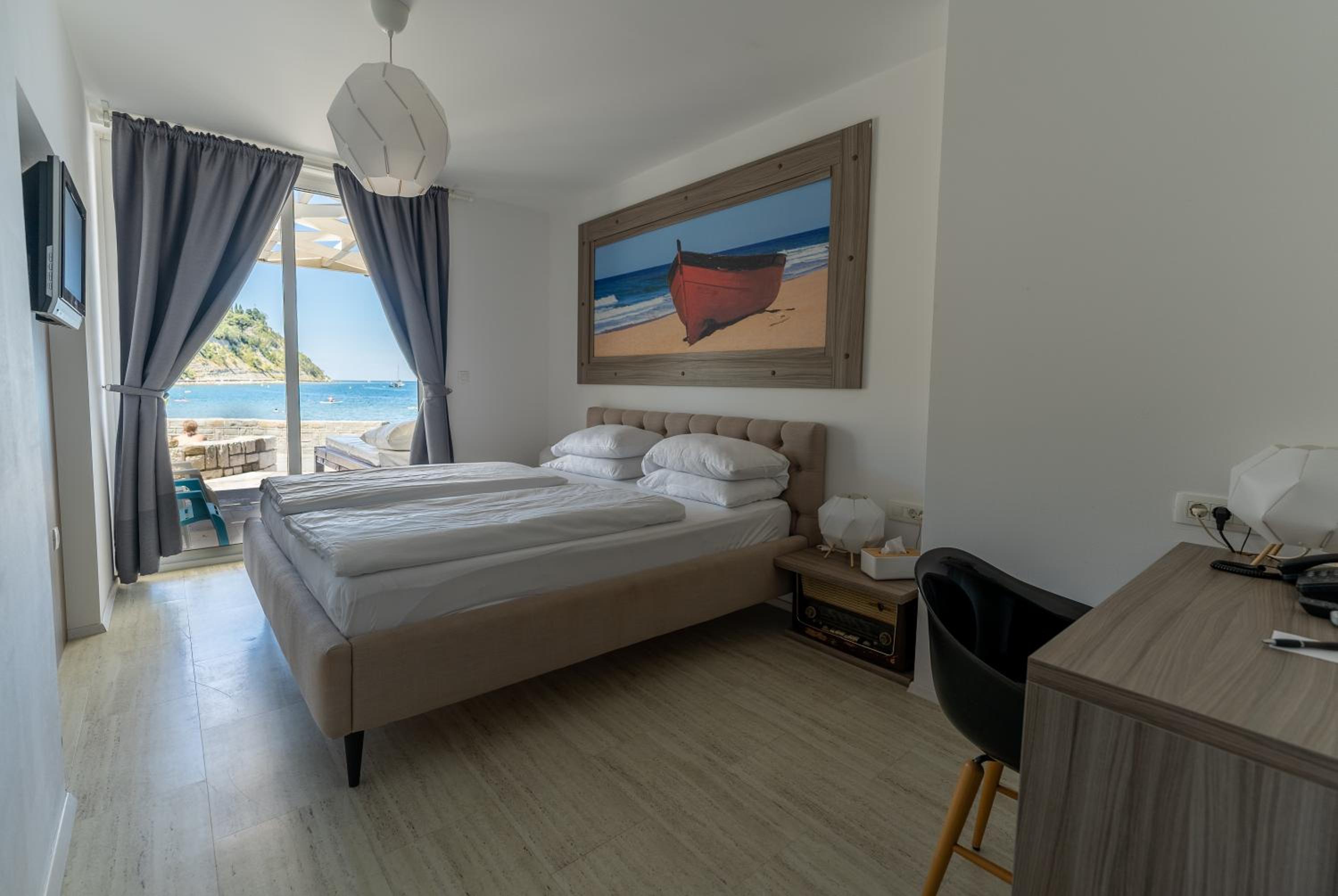 Superior Double Room - Beach Front - Photo 1
