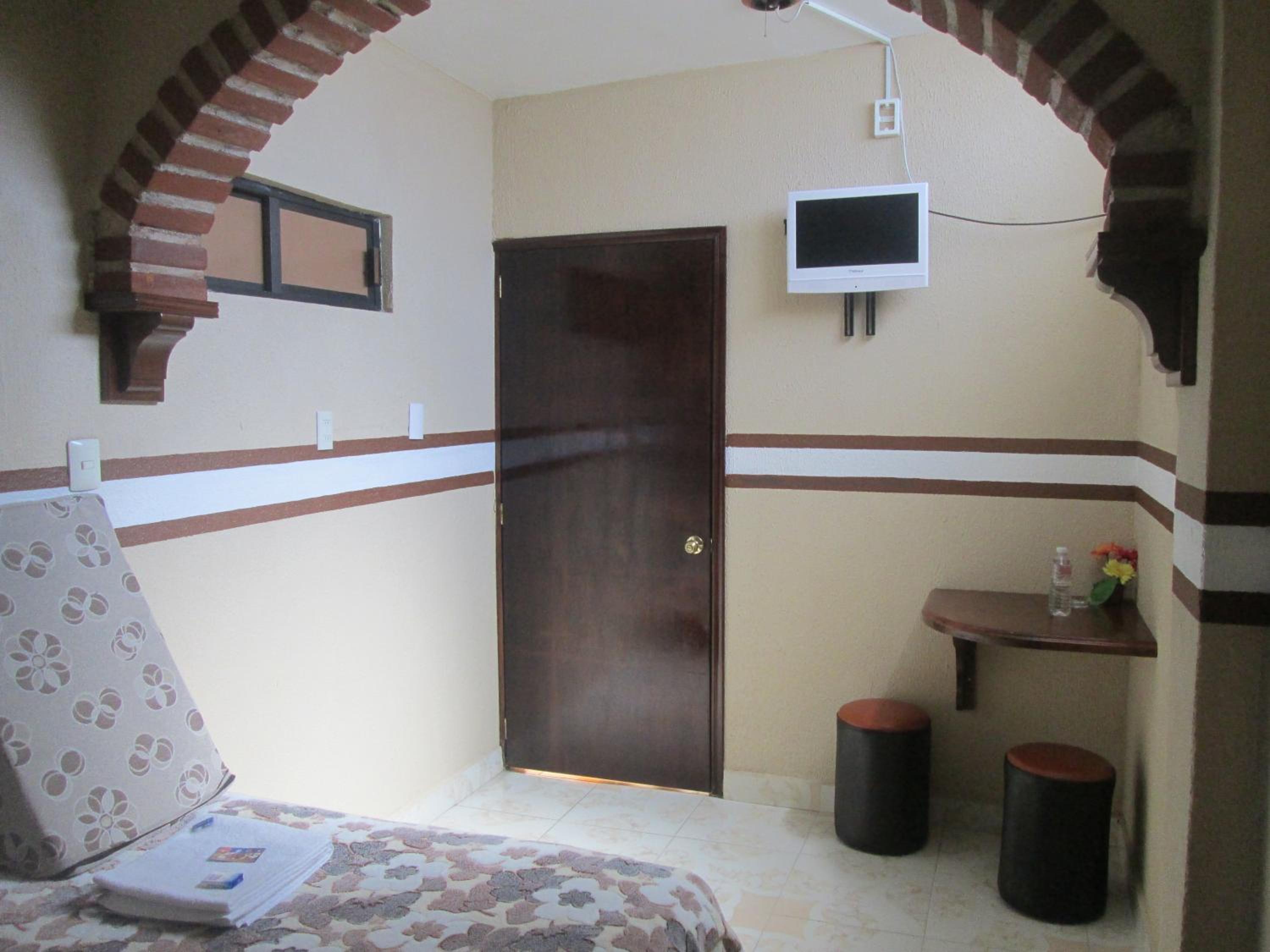 Double Room - Photo 15