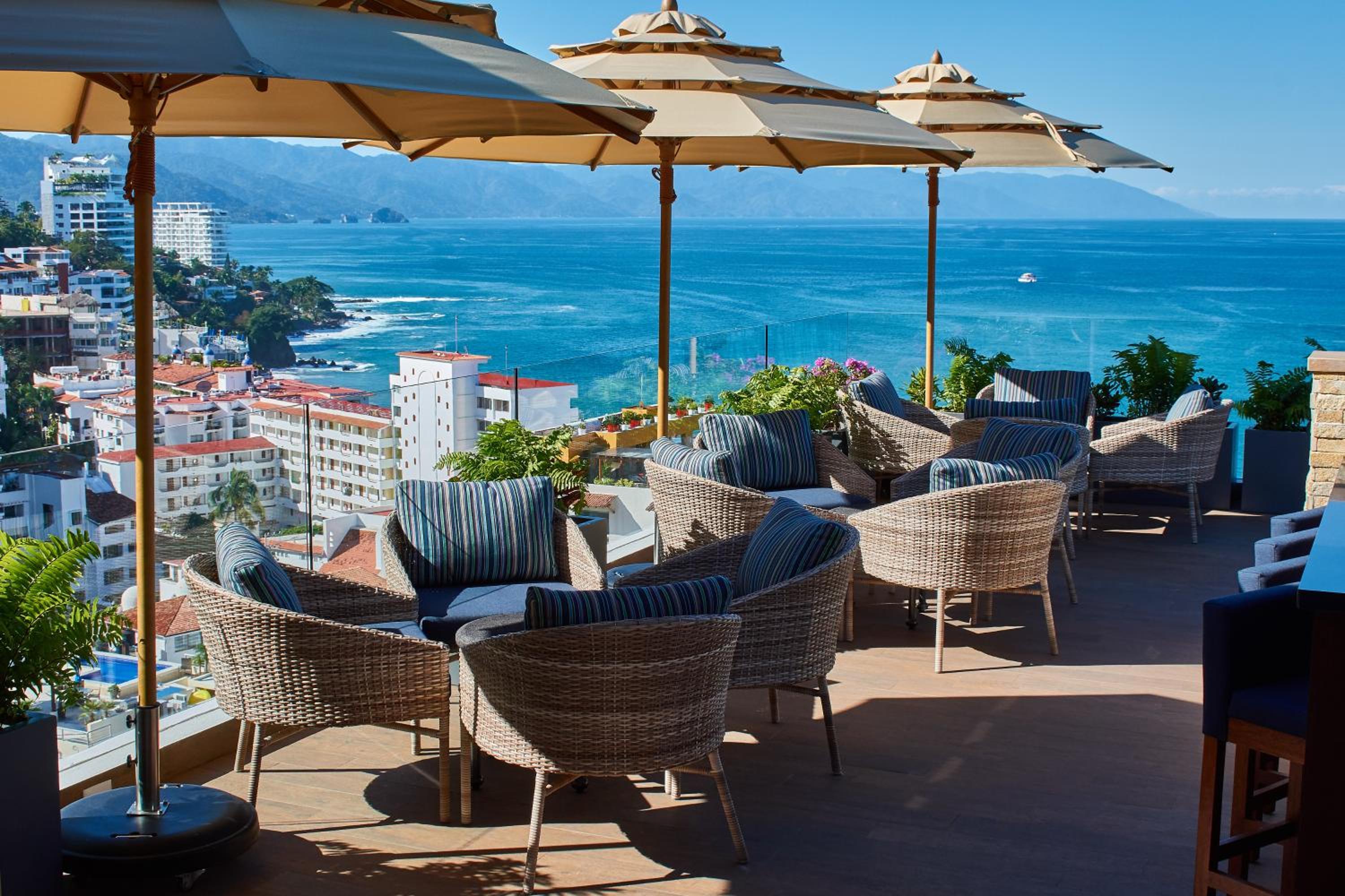 Suite with Sea View - Photo 2
