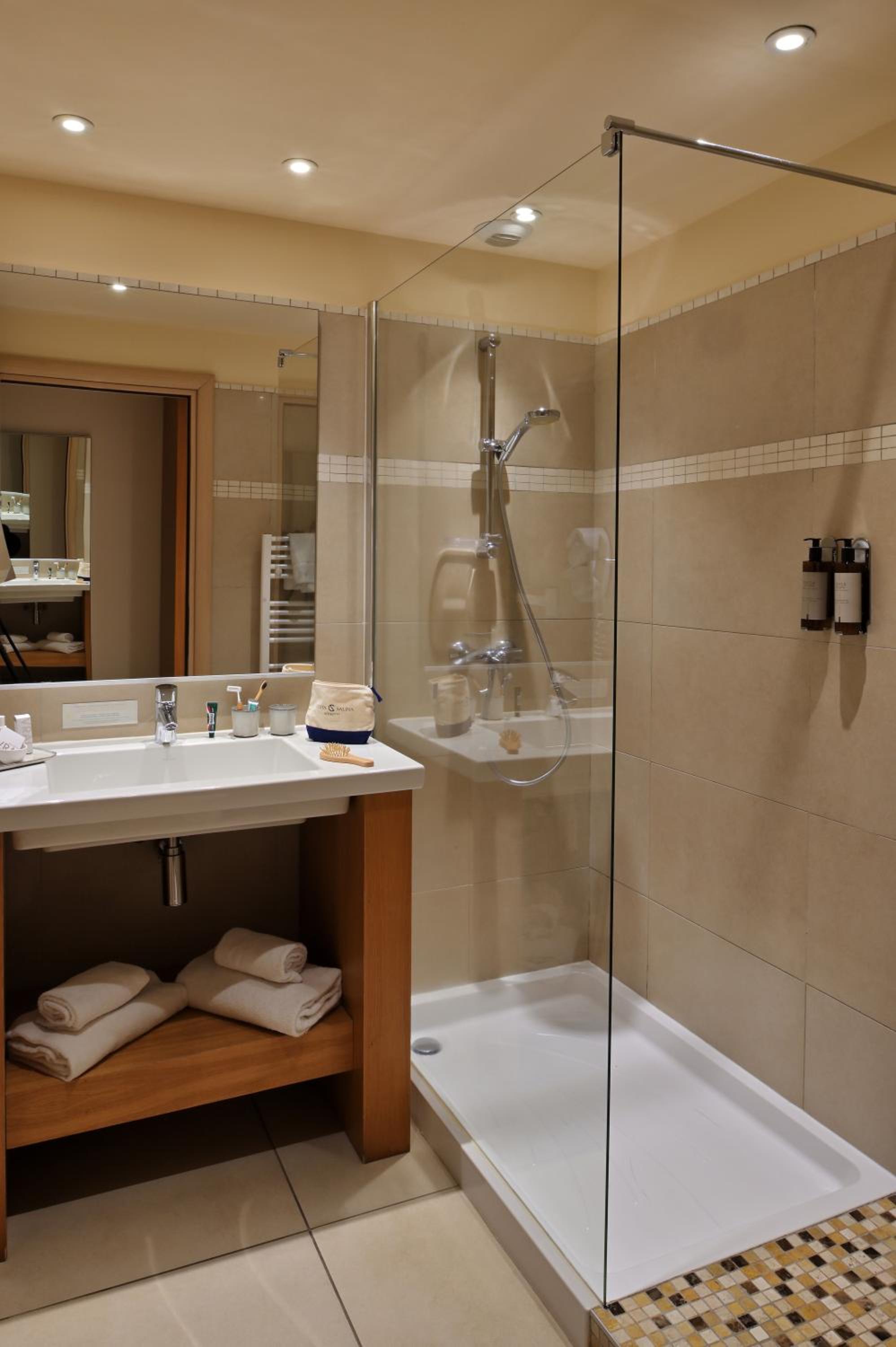Comfort Double or Twin Room with Sea View photo 3
