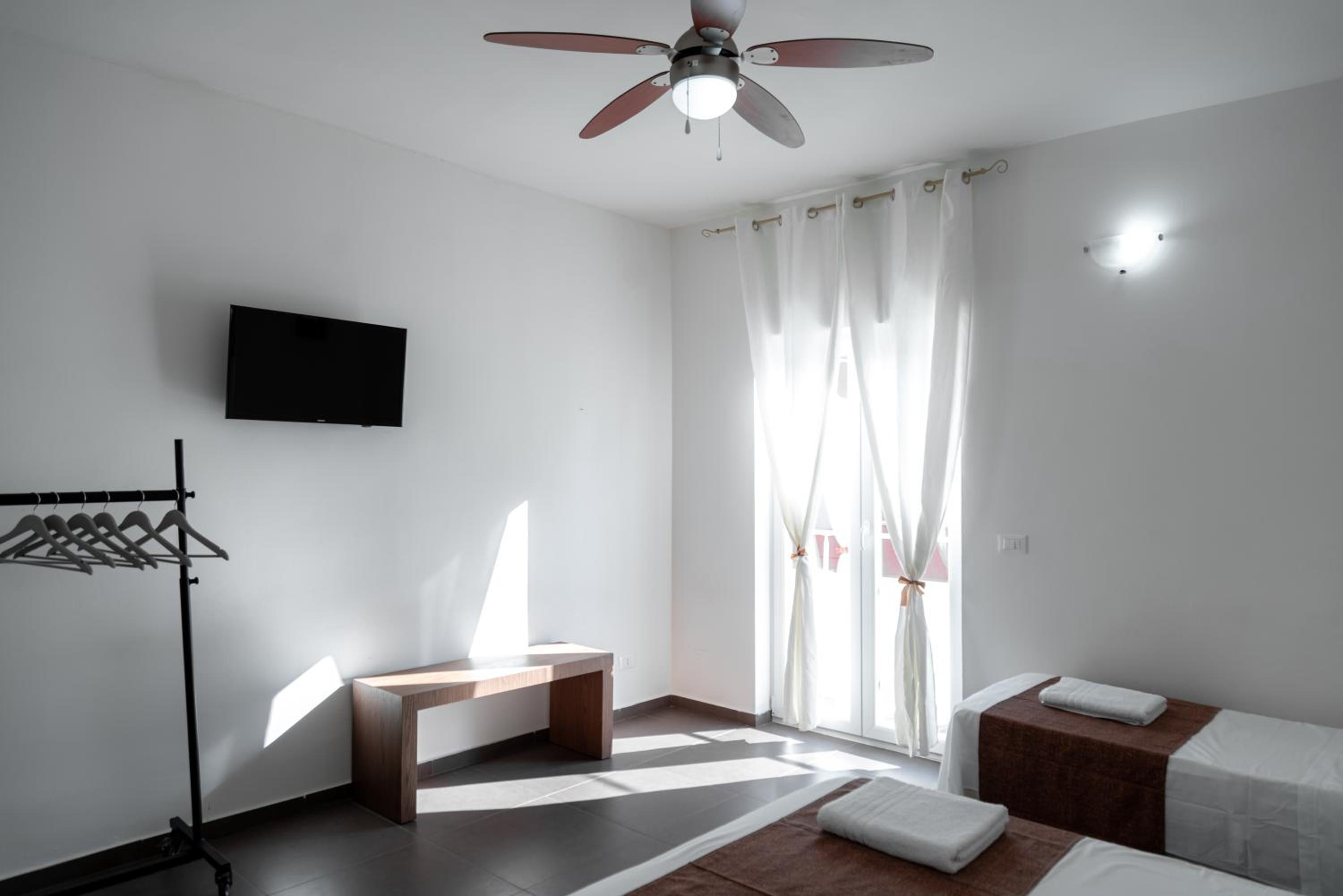 Quadruple Room with Private Bathroom photo 1