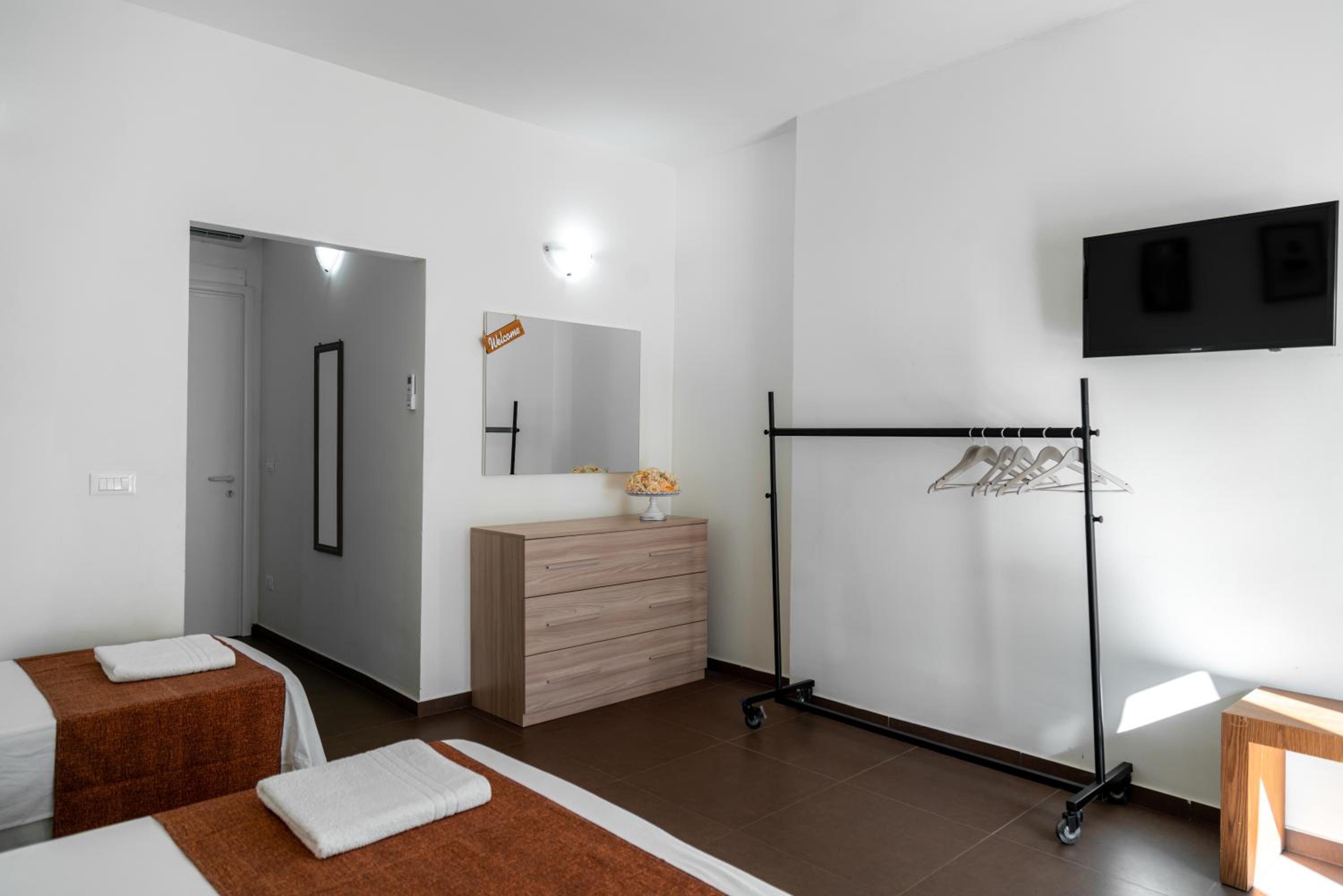 Quadruple Room with Private Bathroom photo 2