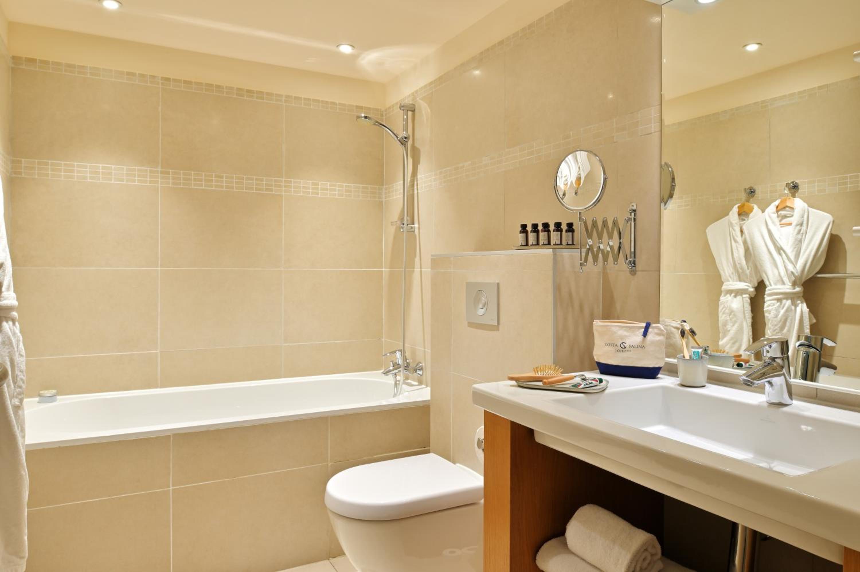 Parent Suite (2 Adults + 3 Children) photo 2