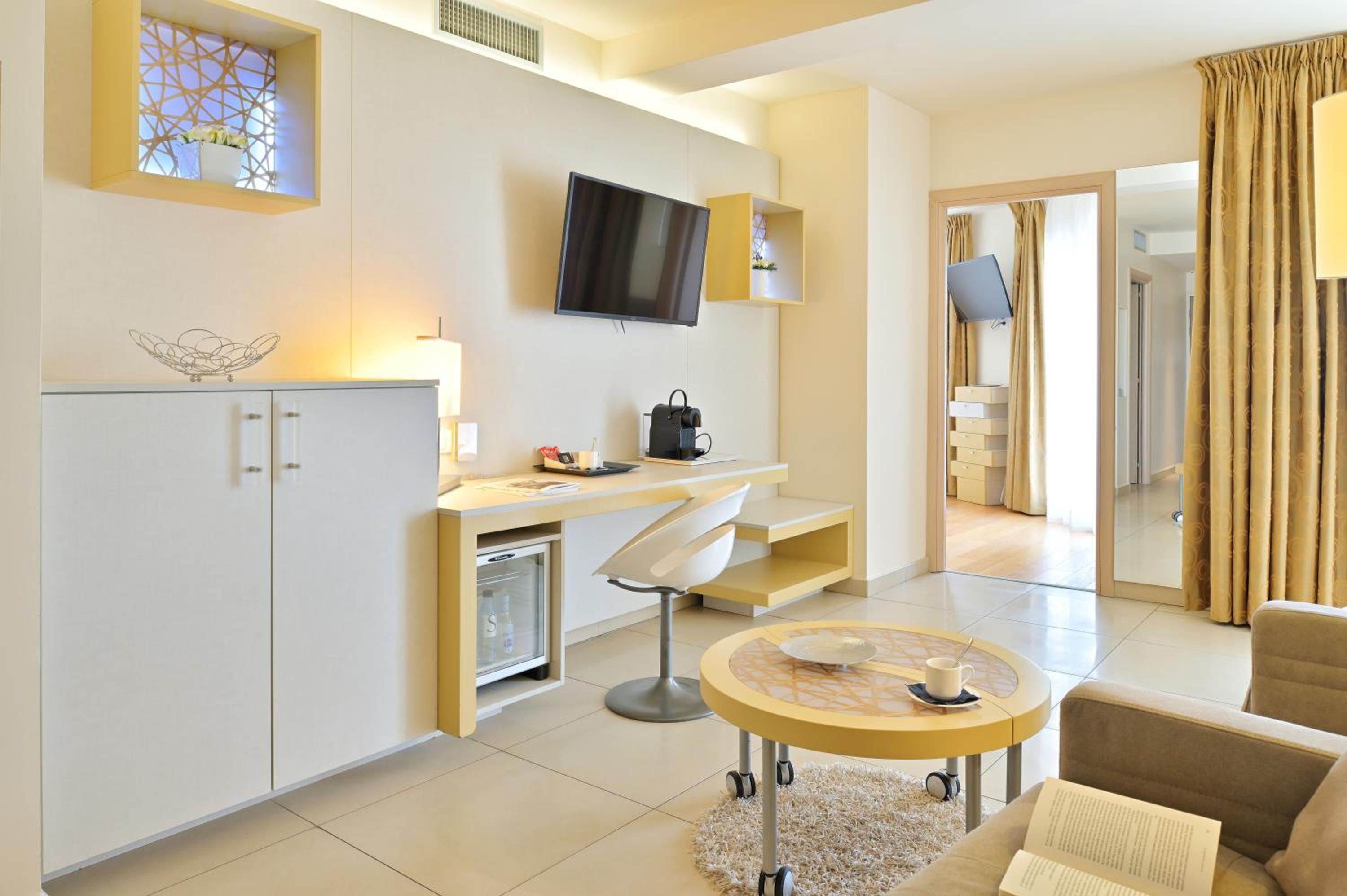 Parent Suite (2 Adults + 3 Children) photo 3