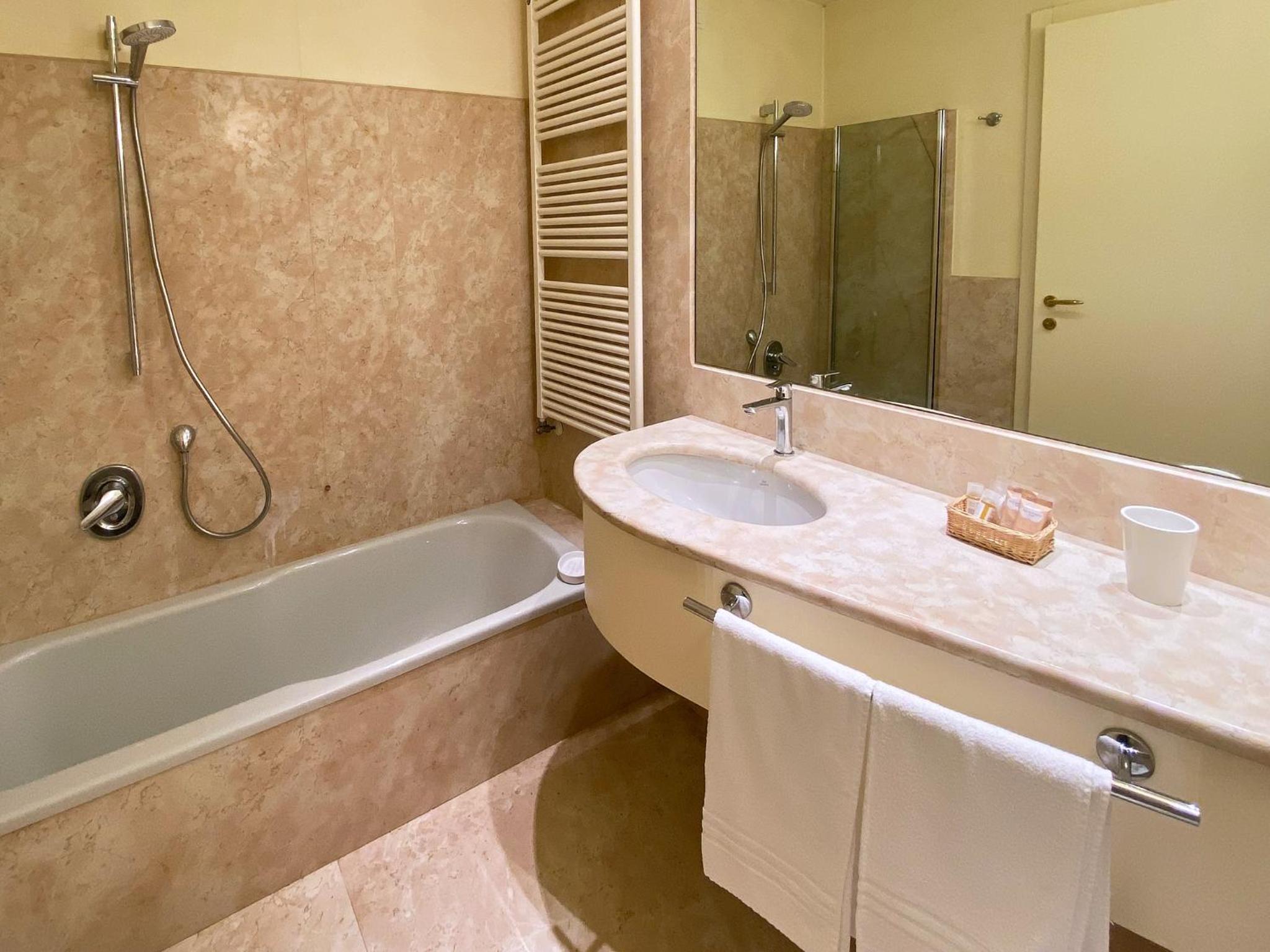 Suite - Photo 5