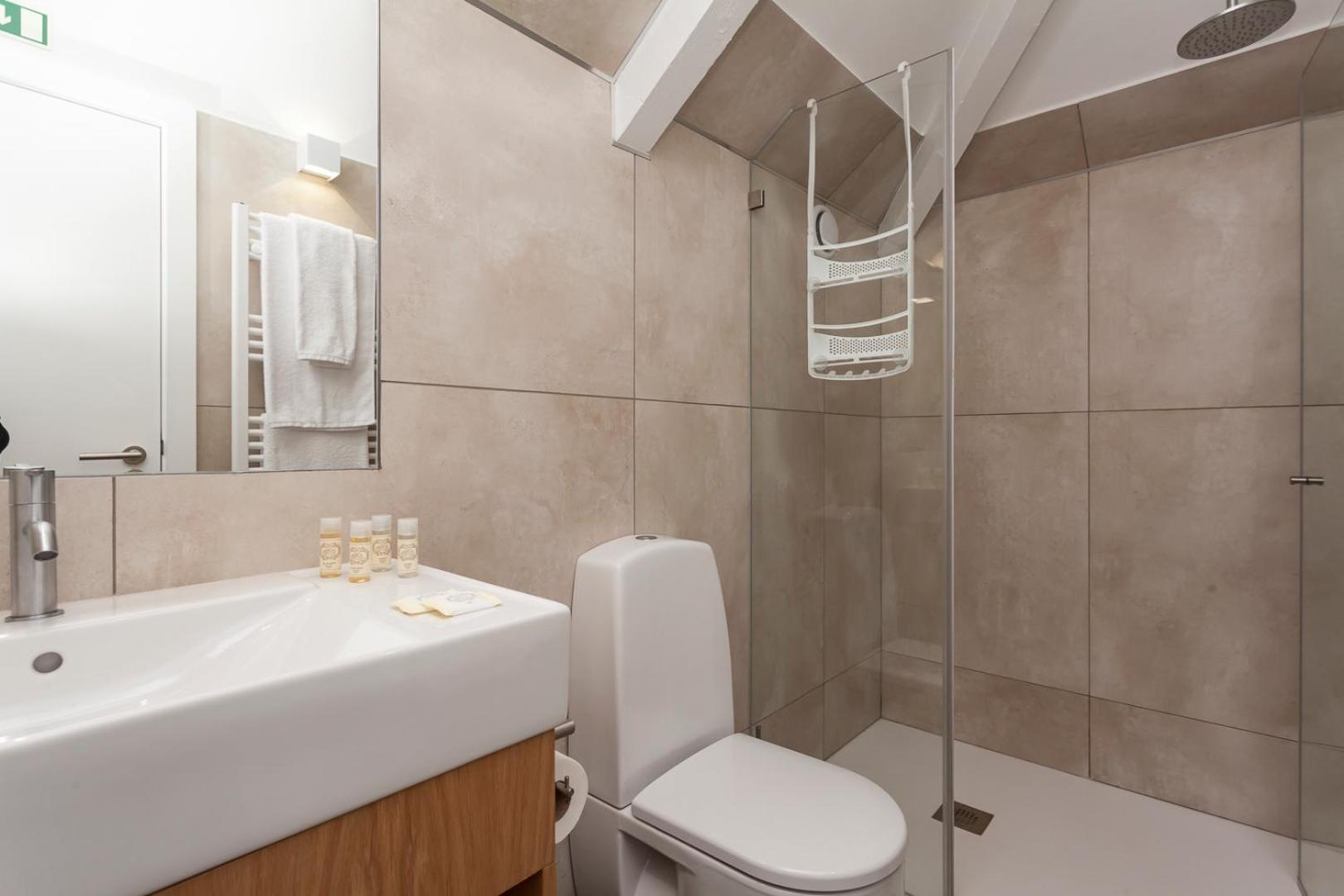 King Suite - Photo 11