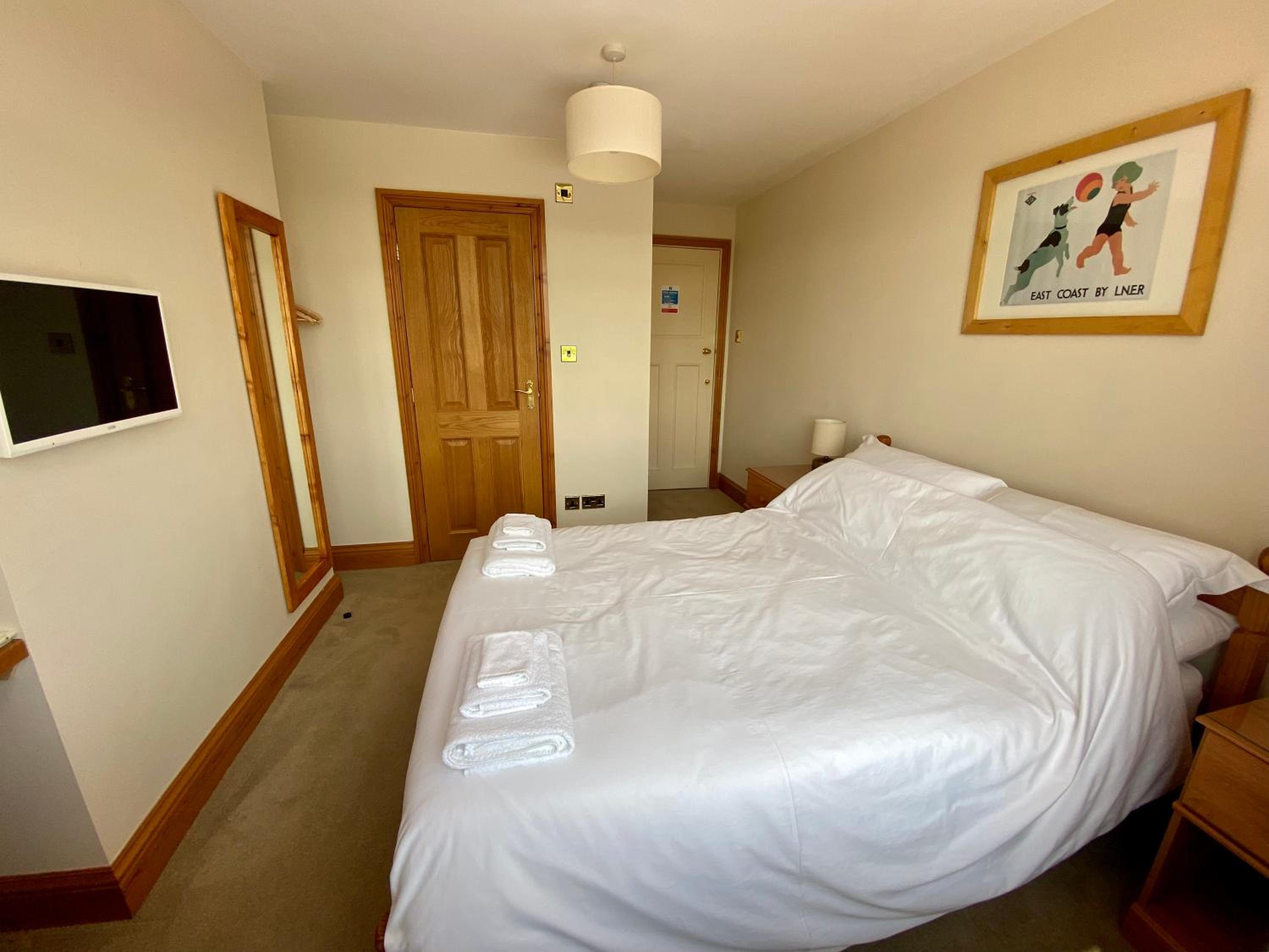 Double Room with Shower - Photo 1