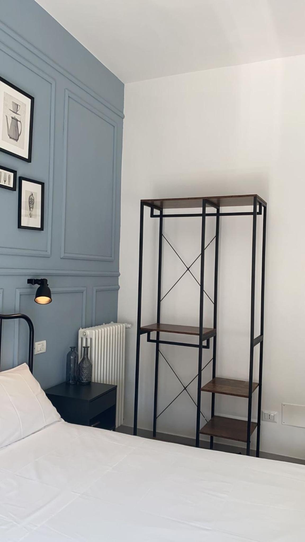 Queen Room with Balcony - Photo 6