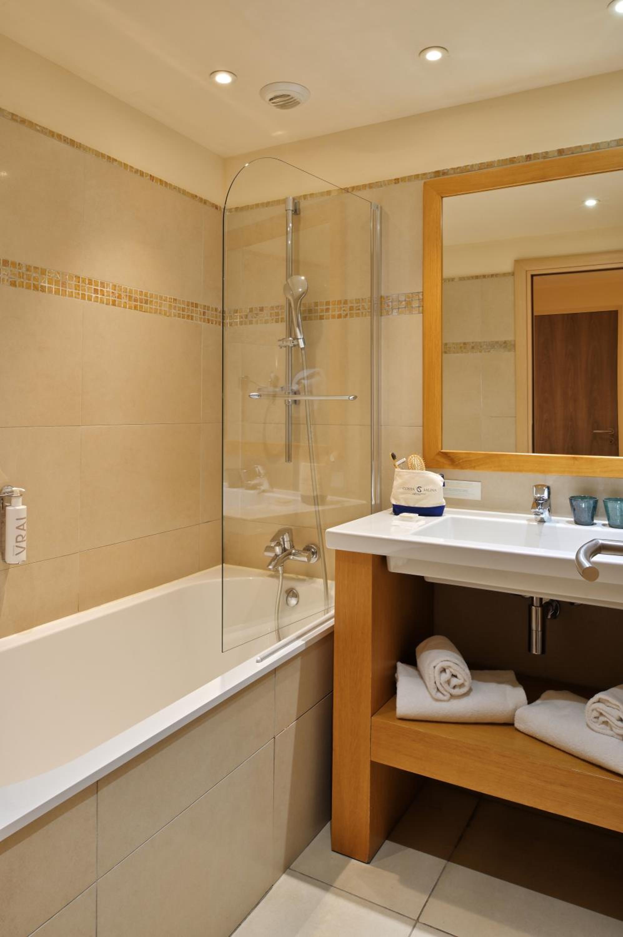 Standard Double or Twin Room photo 2