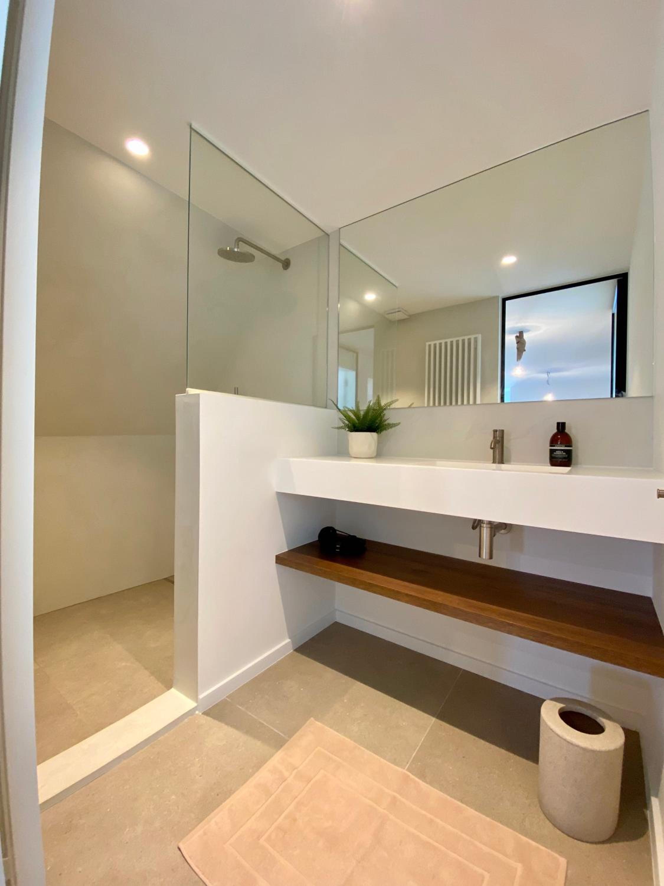 Four-Bedroom House photo 3
