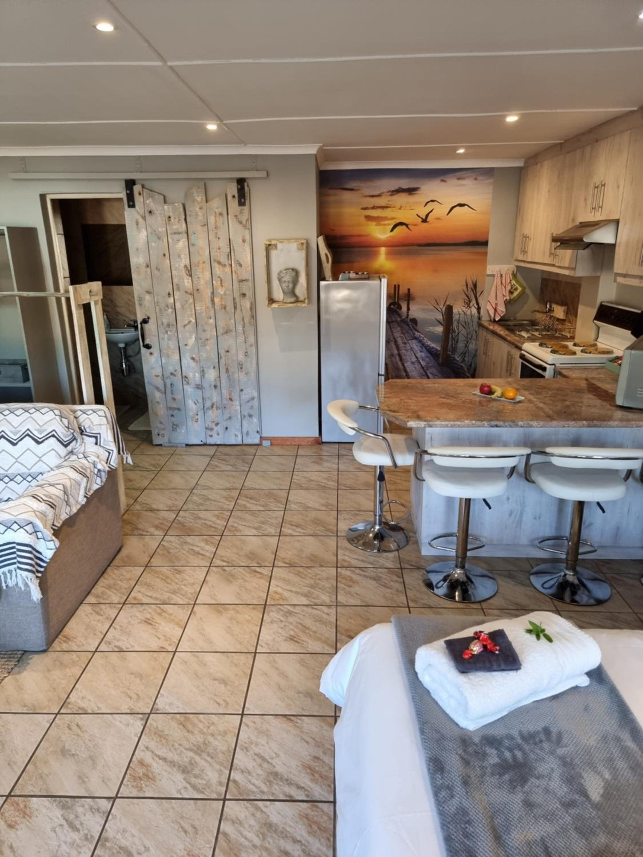 Studio Apartment photo 2