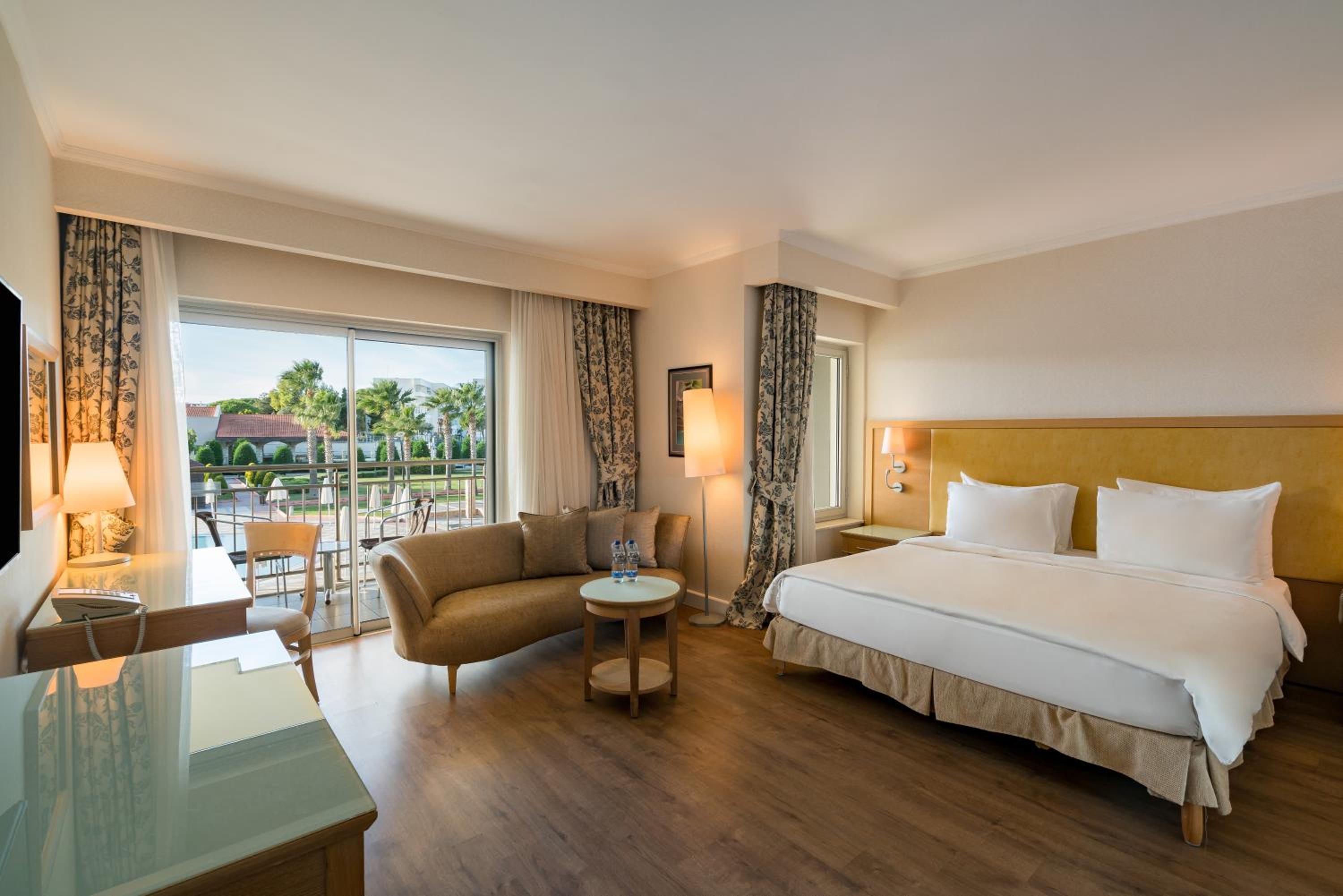 Junior Suite with Balcony and Pool View - Photo 6