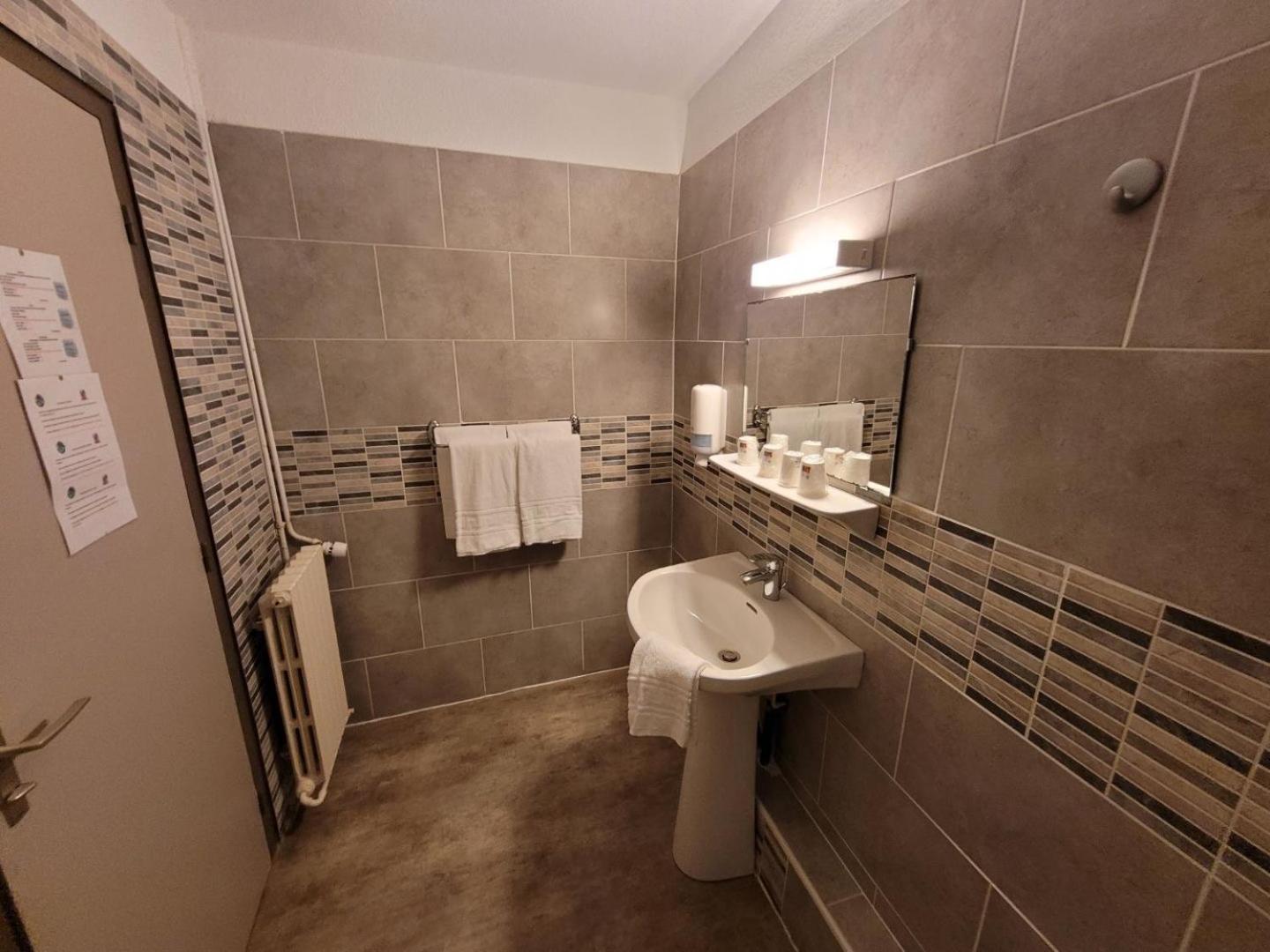 Quadruple Room (2 Adults + 2 Children) photo 2