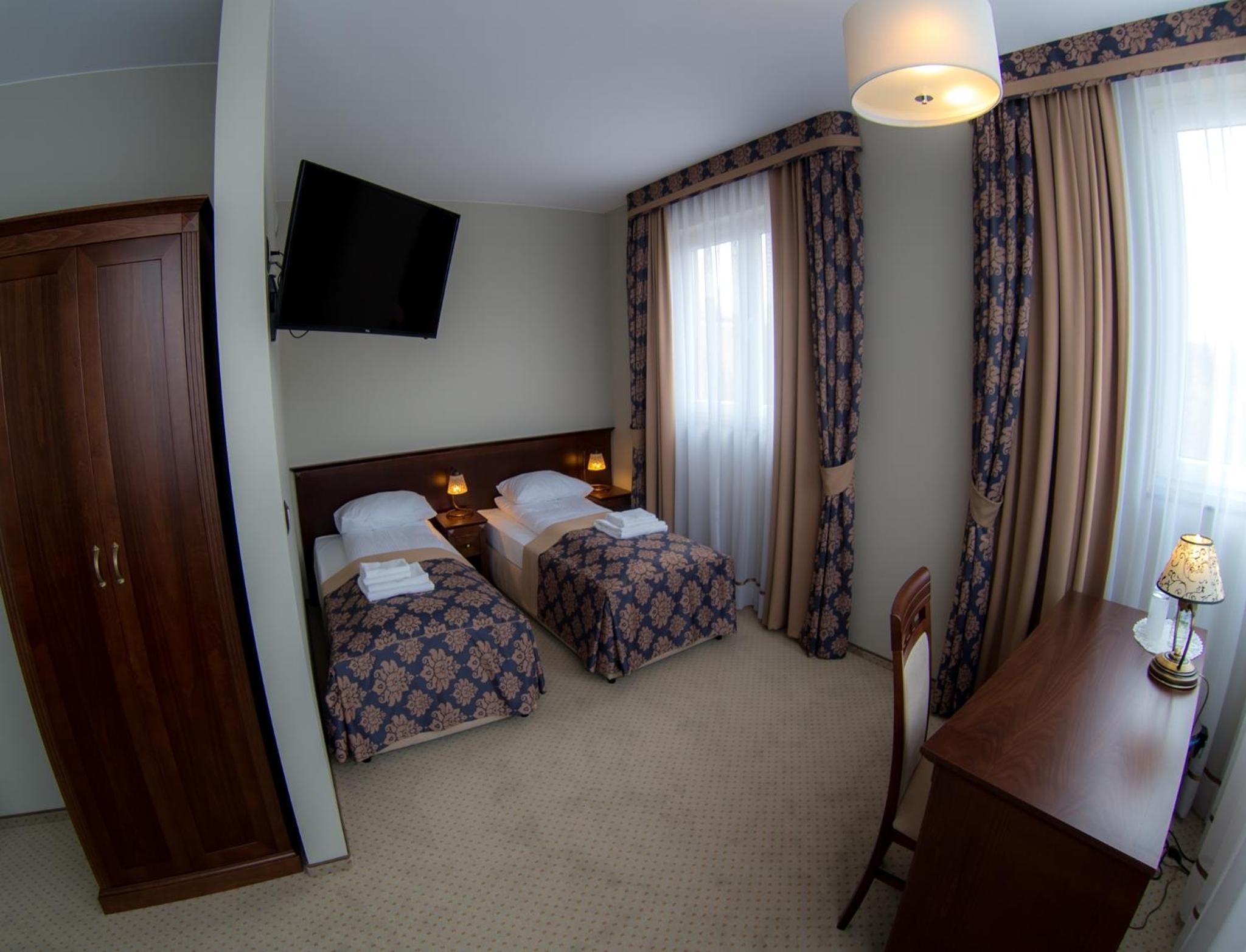 Twin Room - Photo 3