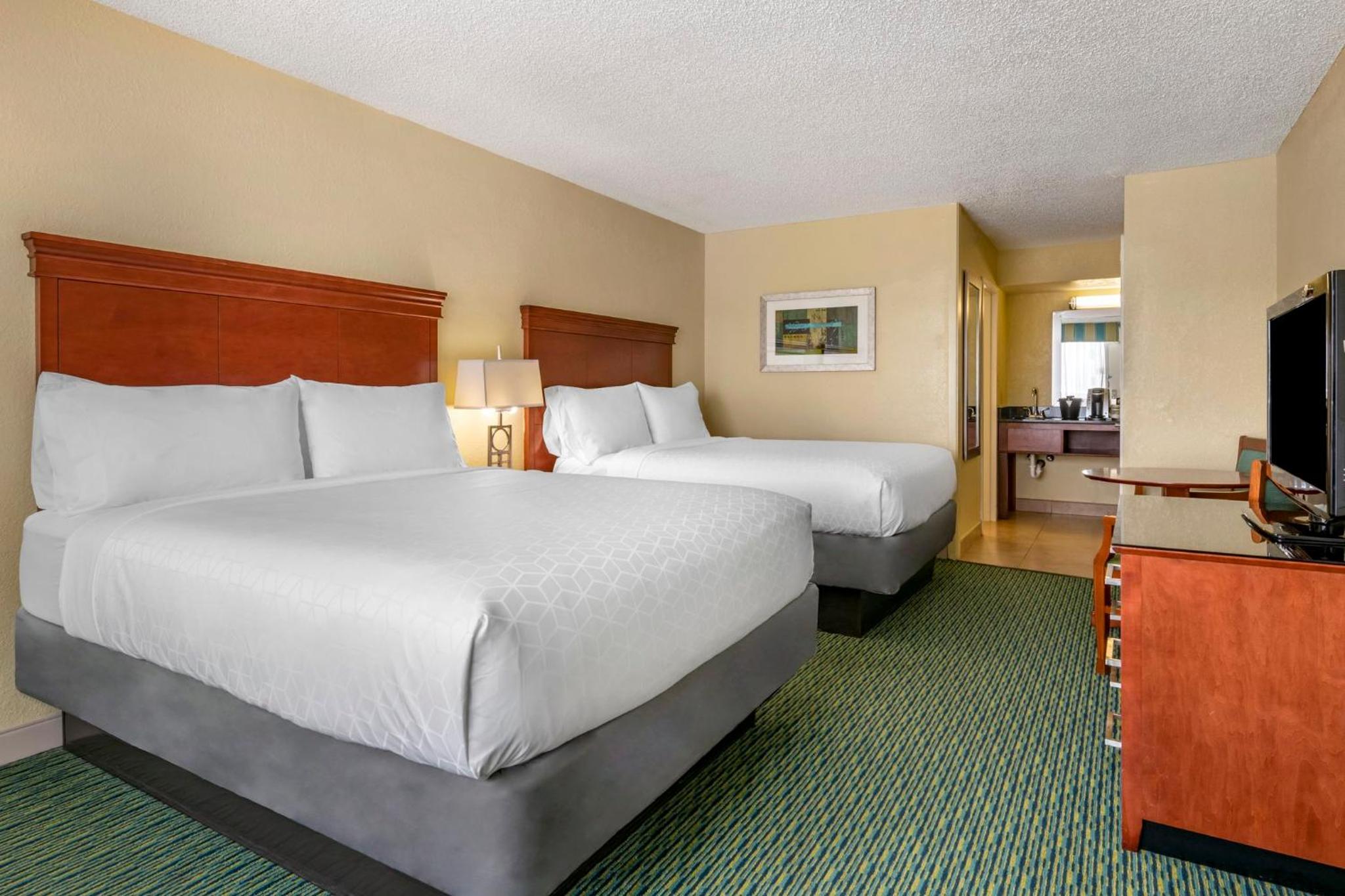 Standard Exterior Queen Room with Two Queen Beds