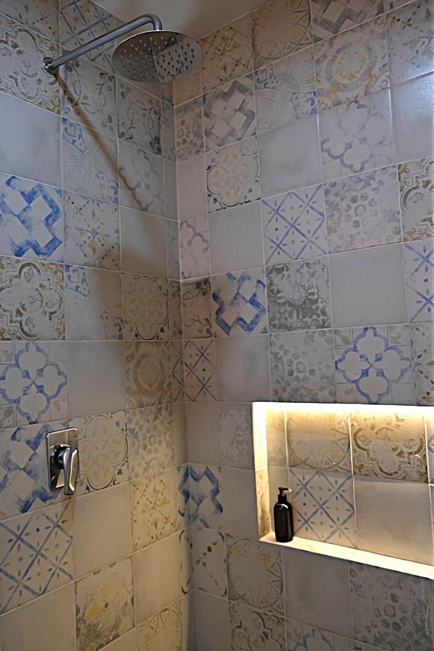 Double Room with Private Bathroom - Photo 61