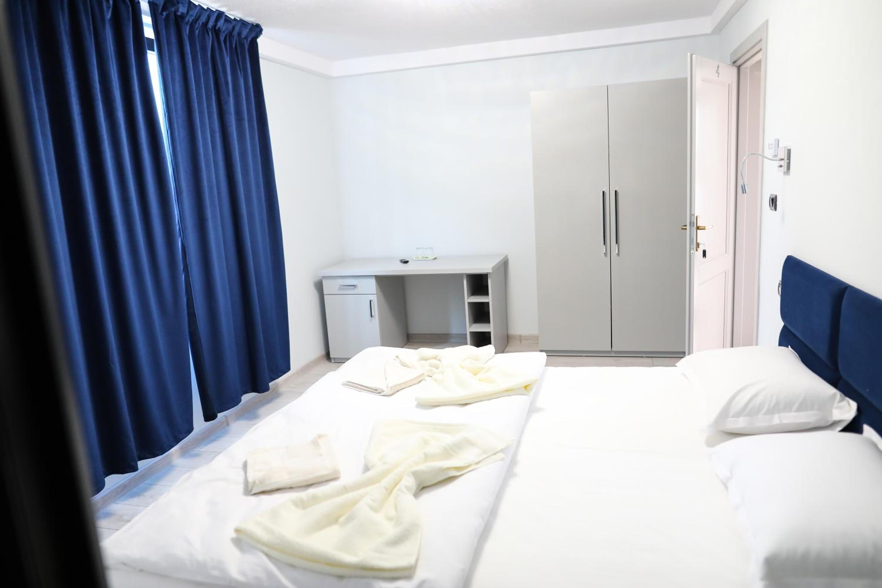Double Room - Photo 5