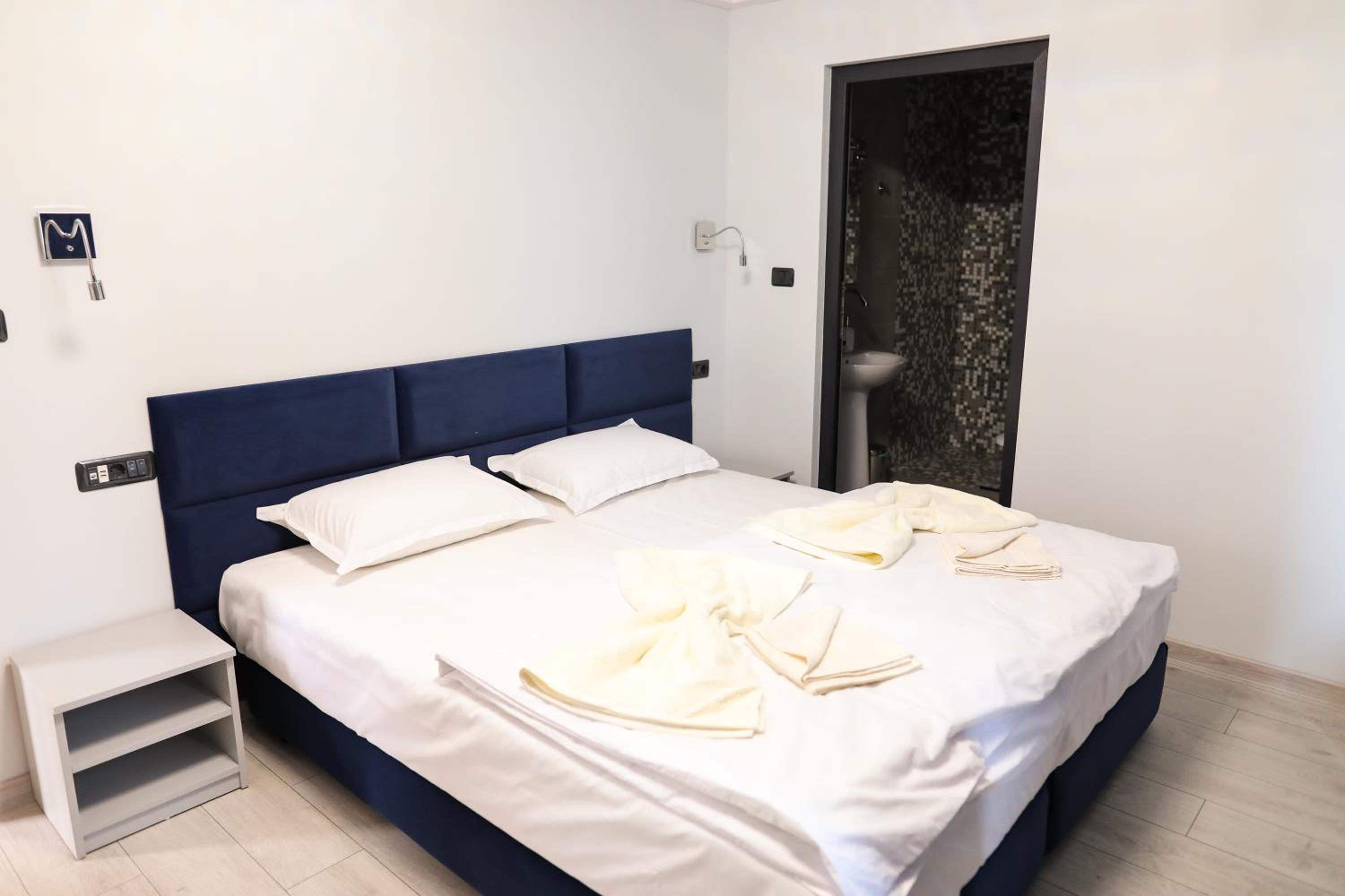 Double Room - Photo 3