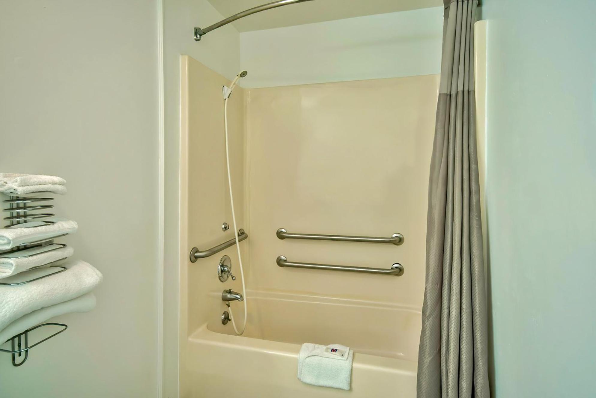 King Room - Disability Access - Non-Smoking - Photo 7