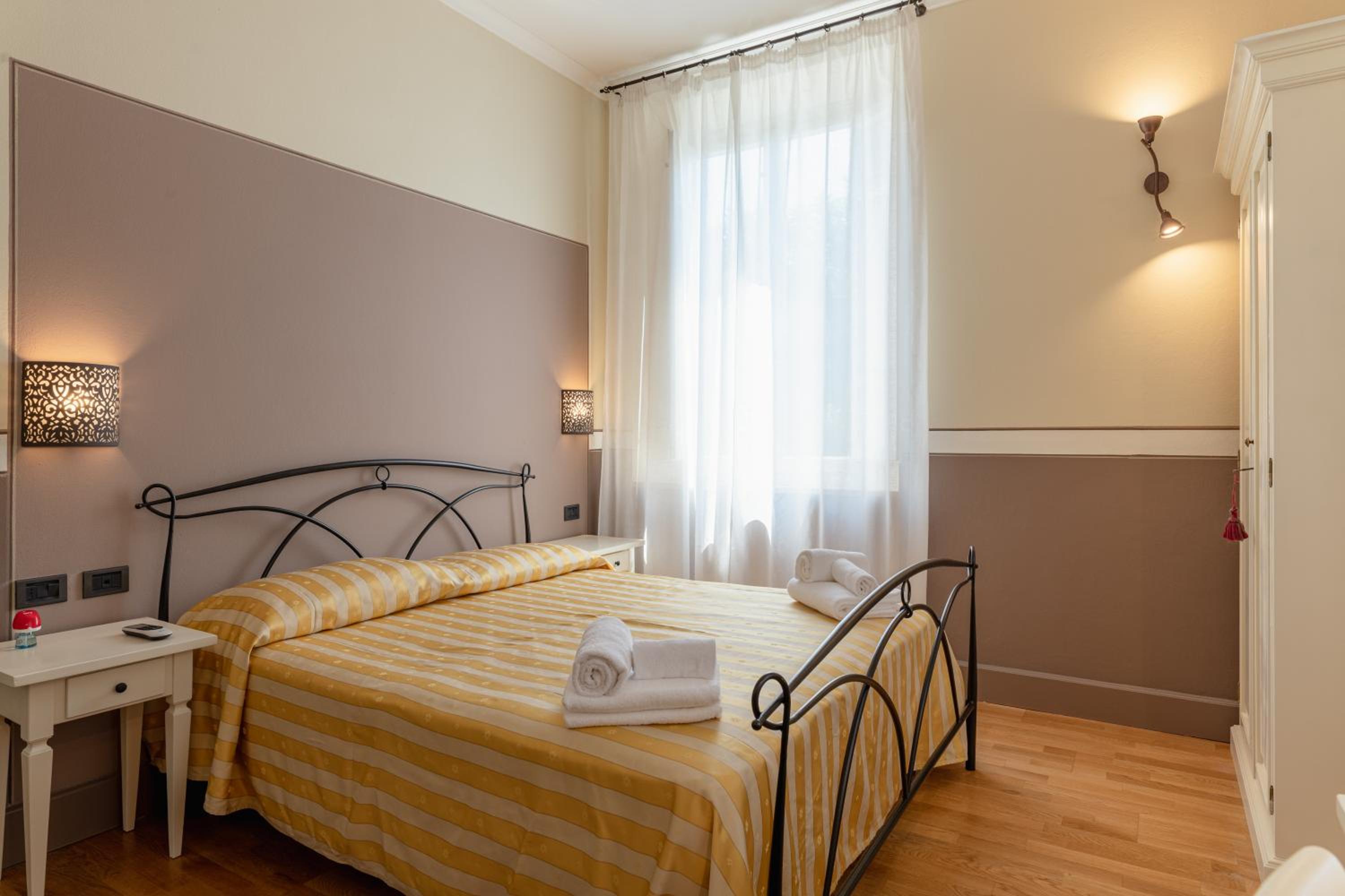 Deluxe Double Room - Photo 5